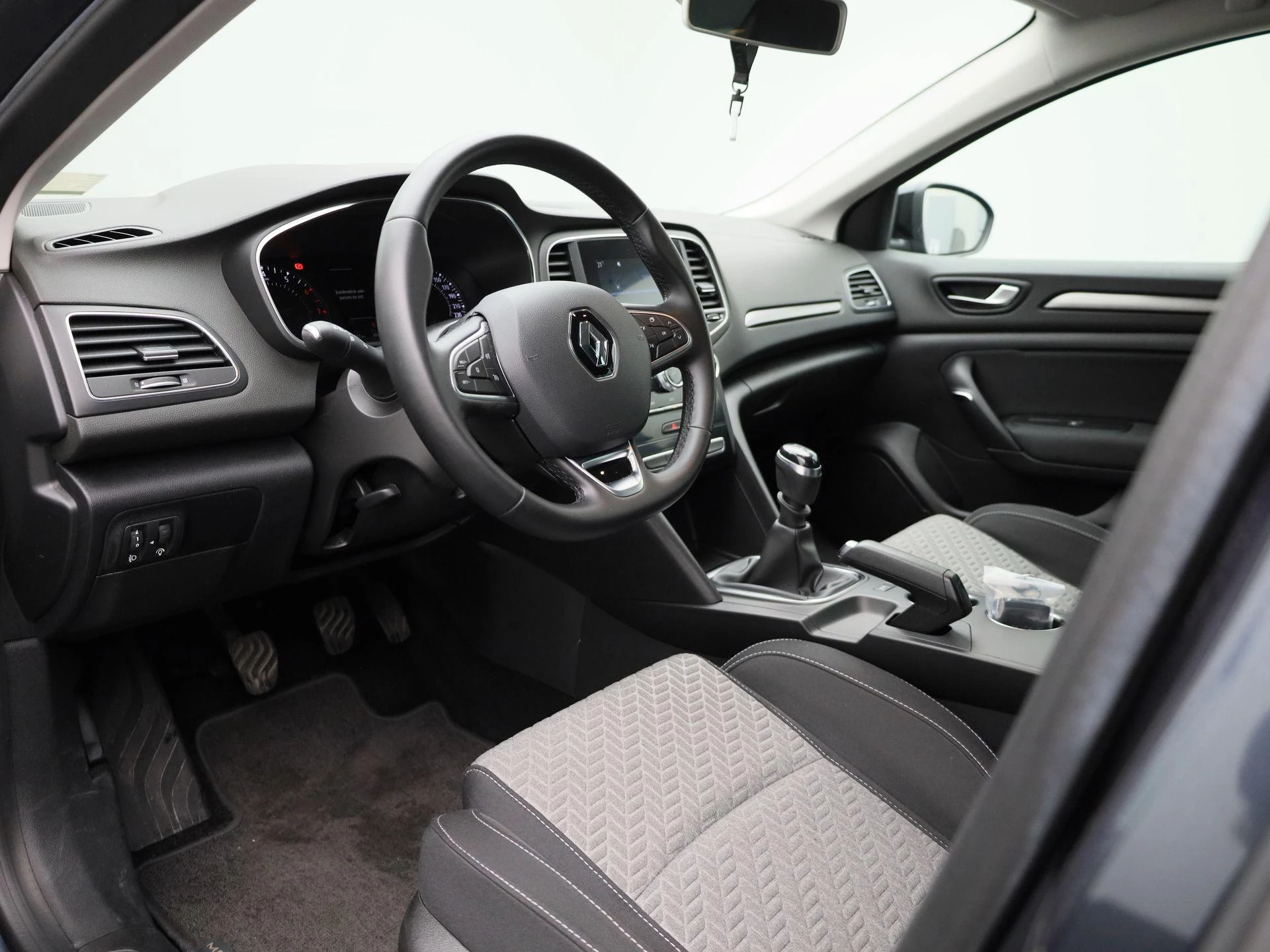 Renault-Mégane Grand Tour-image-32