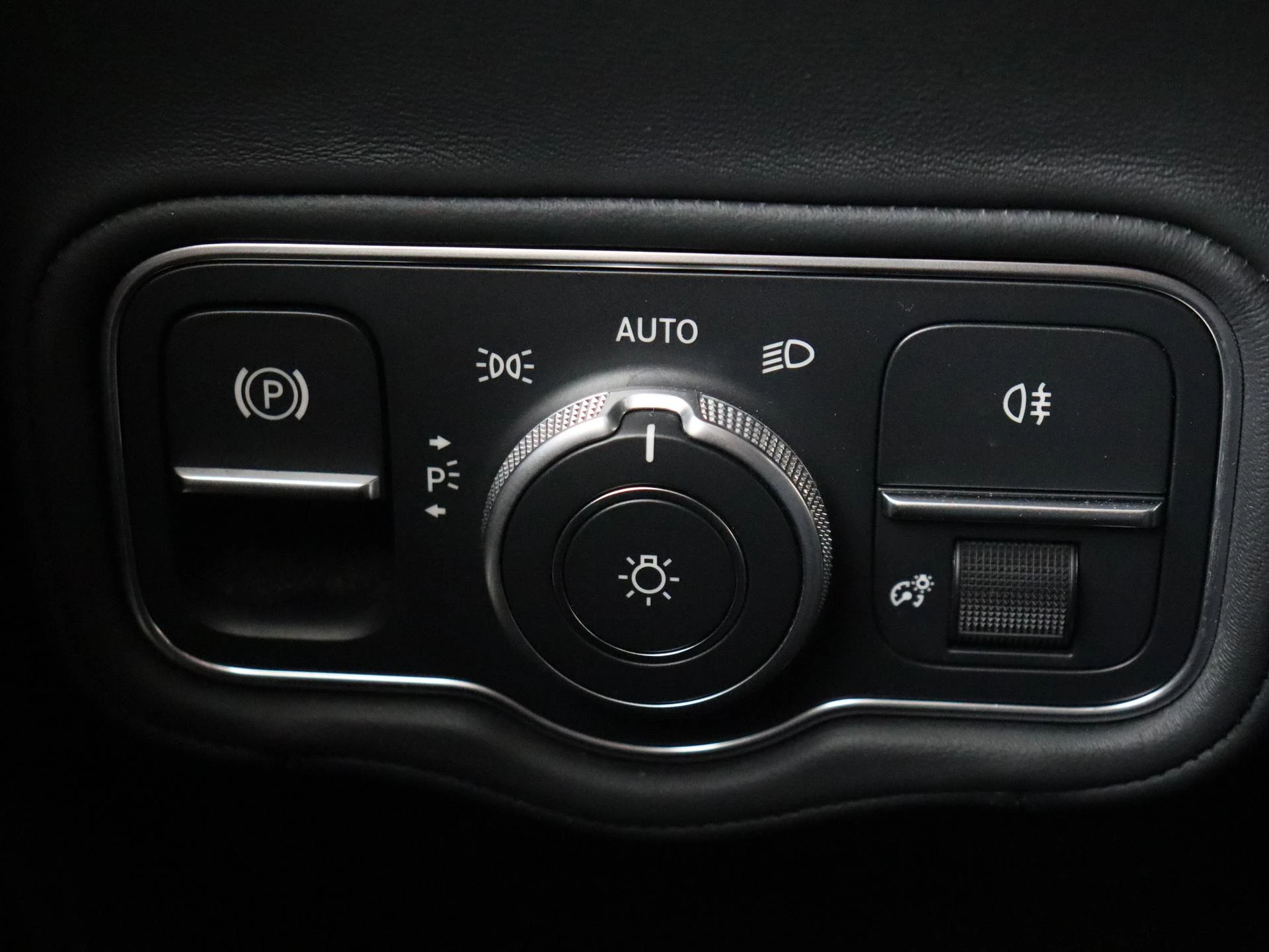 Mercedes-Benz-G-Klasse-image-29