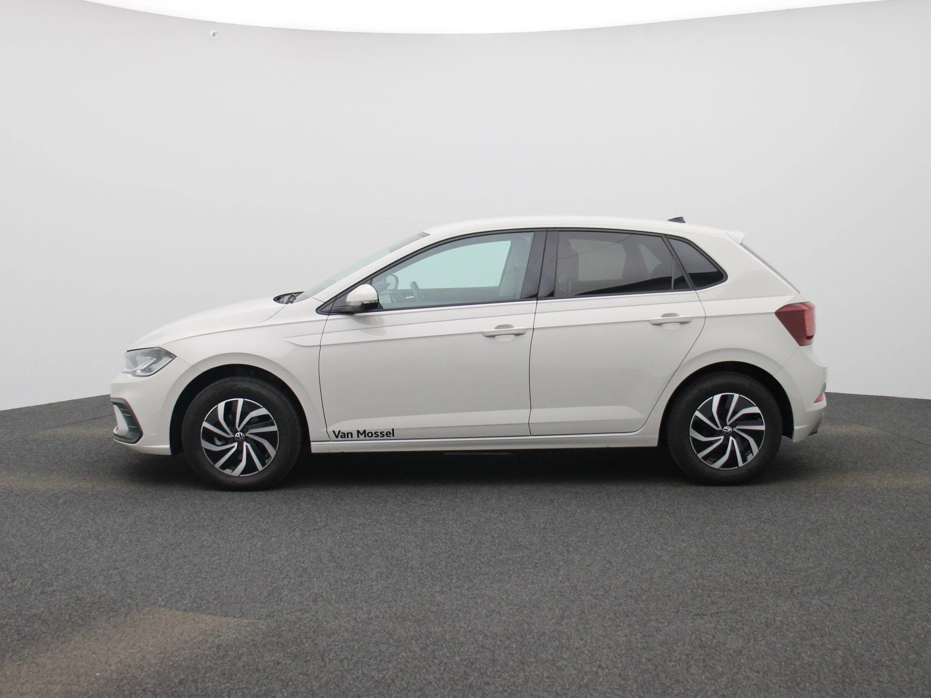 Volkswagen-Polo-image-3