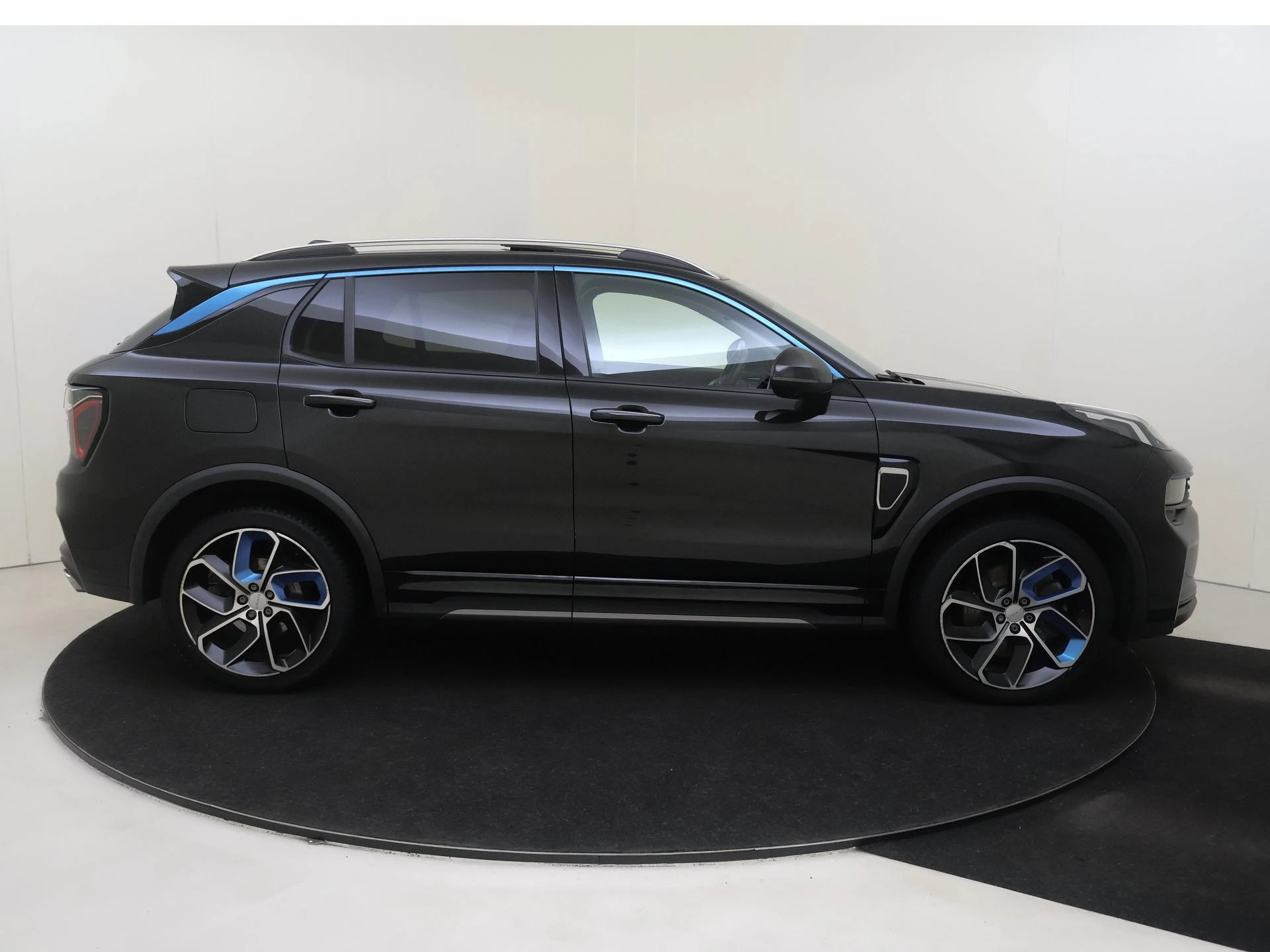 Lynk & Co-01-image-9