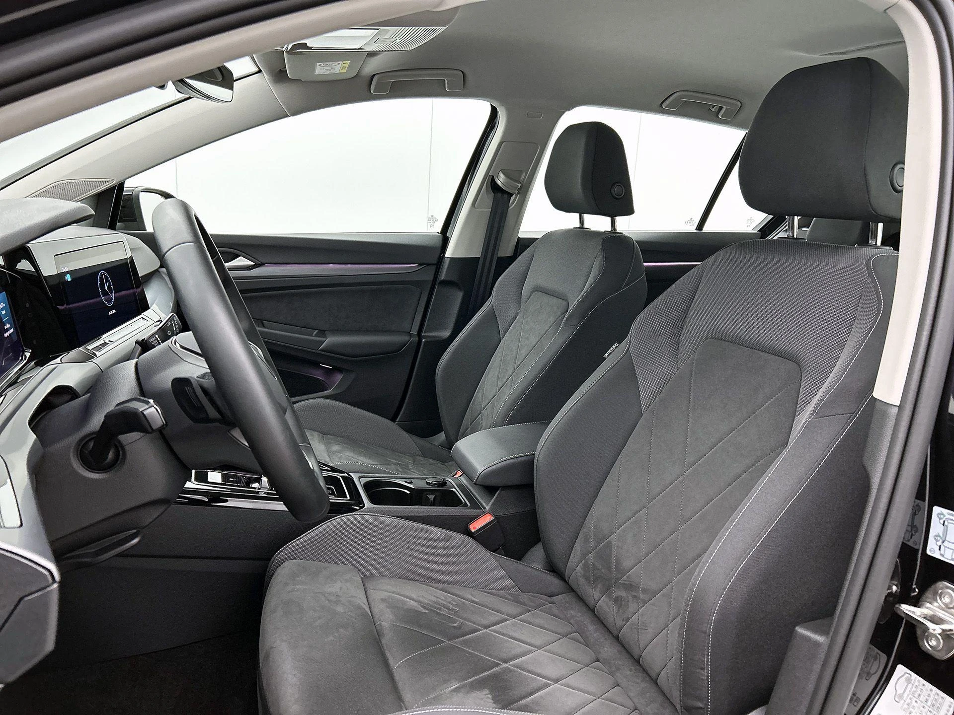 Volkswagen-Golf-image-33