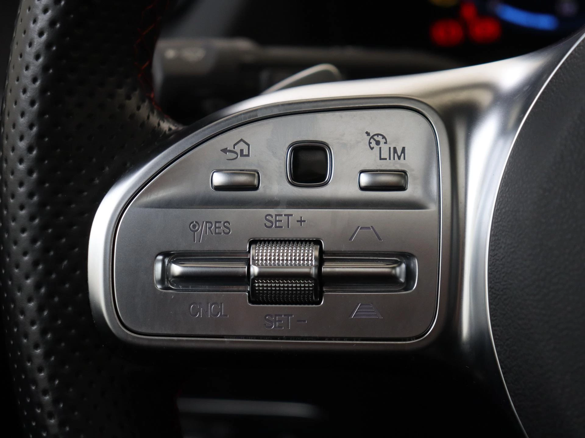 Mercedes-Benz-B-Klasse-image-12