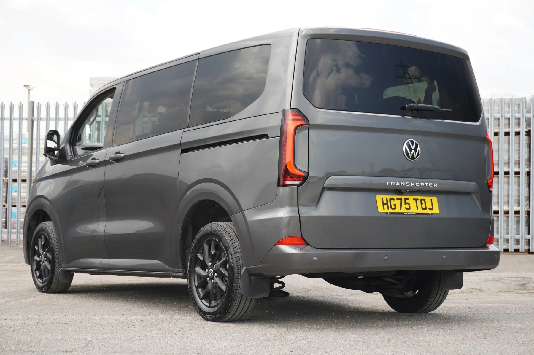 Volkswagen-Transporter-image-2
