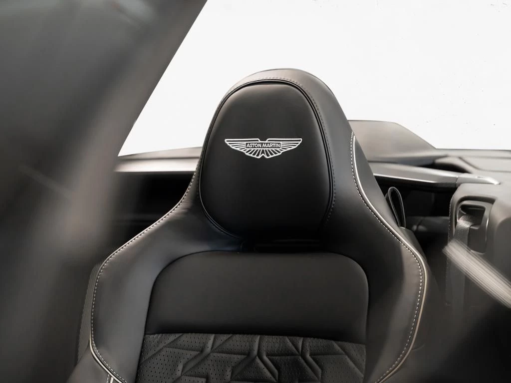 Aston Martin-Vanquish-image-3