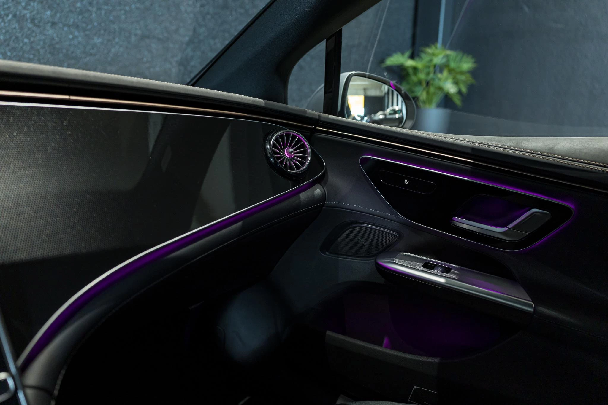 Mercedes-Benz-EQE-image-30