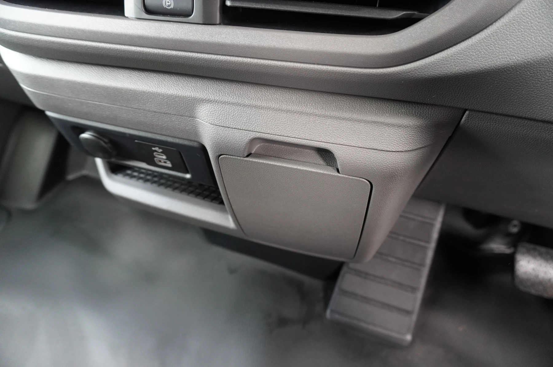 Volkswagen-Transporter-image-36