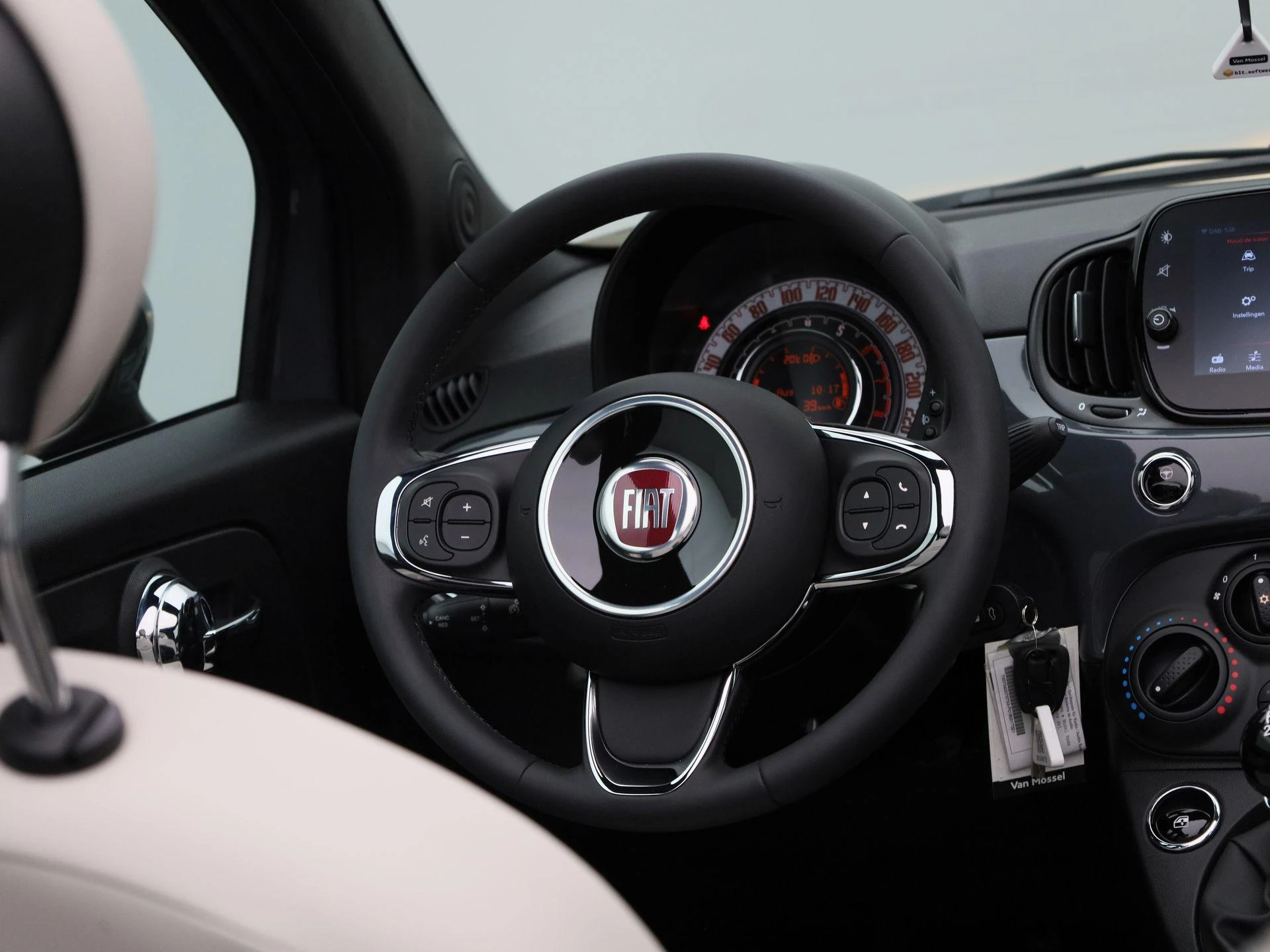 Fiat-500C-image-32