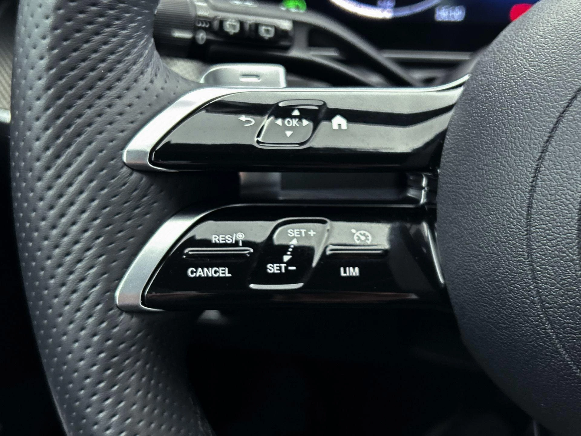 Mercedes-Benz-C-Klasse-image-17