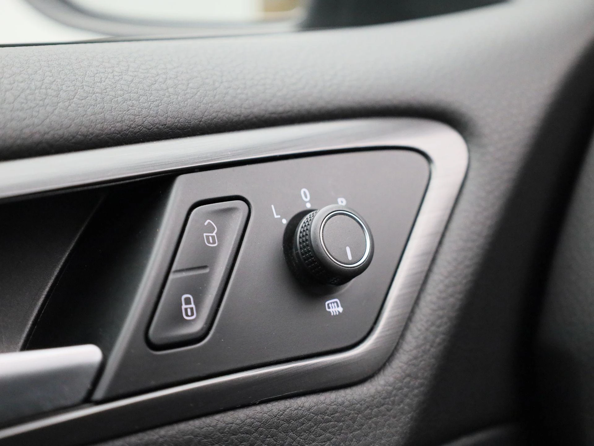 Volkswagen-Golf-image-28