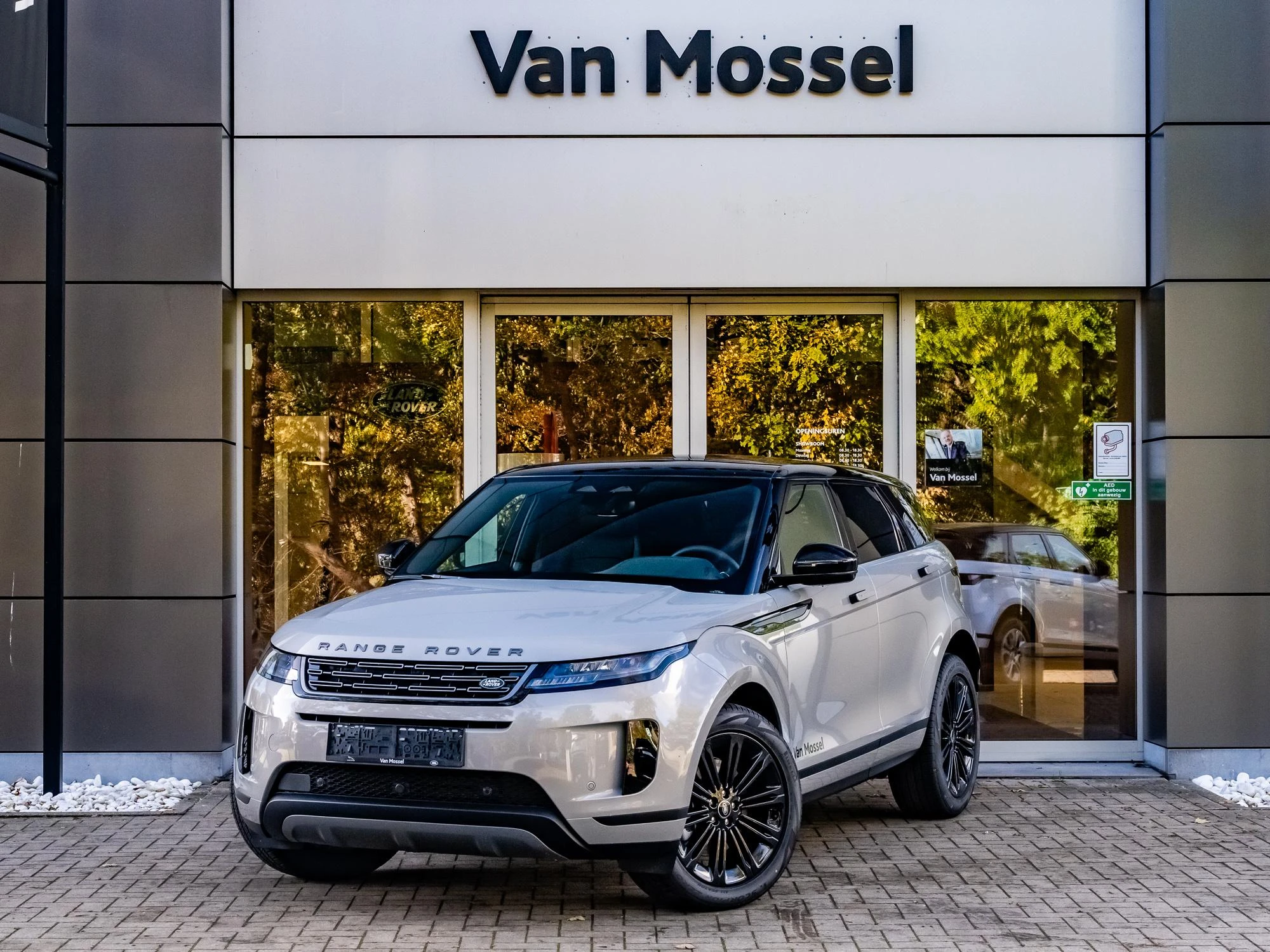 Land Rover-Range Rover Evoque-image-1