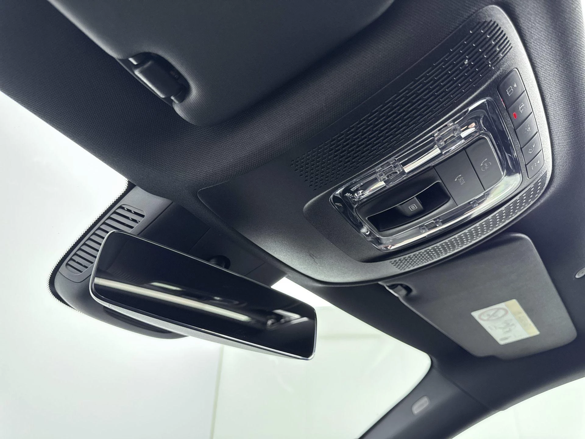 Mercedes-Benz-CLA-image-9