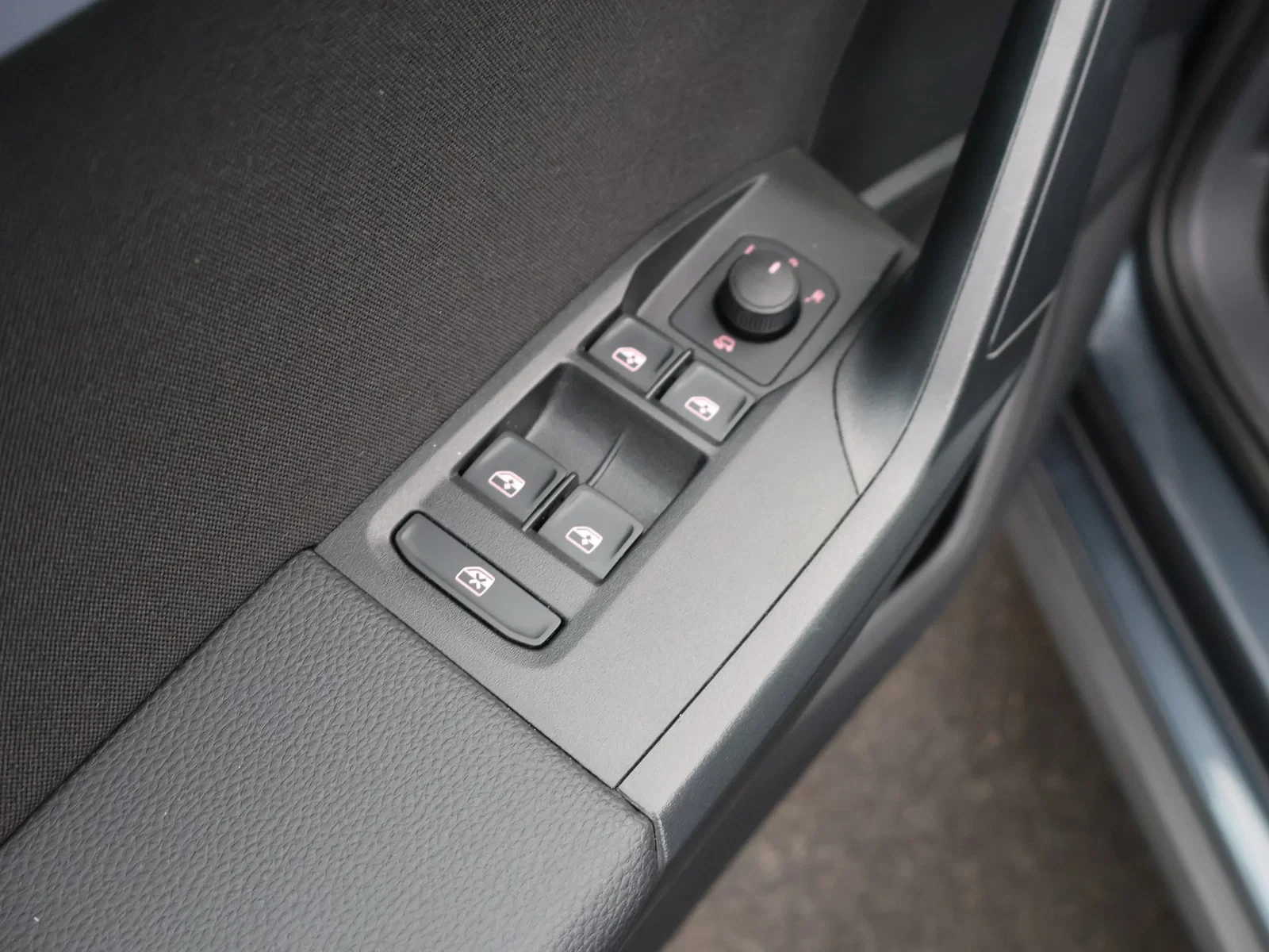 SEAT Arona Arona 1.0TSI FR Edition 110PK *AUTOMAAT*NAVI*BLTH*CRUISE*PDC*DIGITAL DASHBOARD*ZETELVERWARMING*...