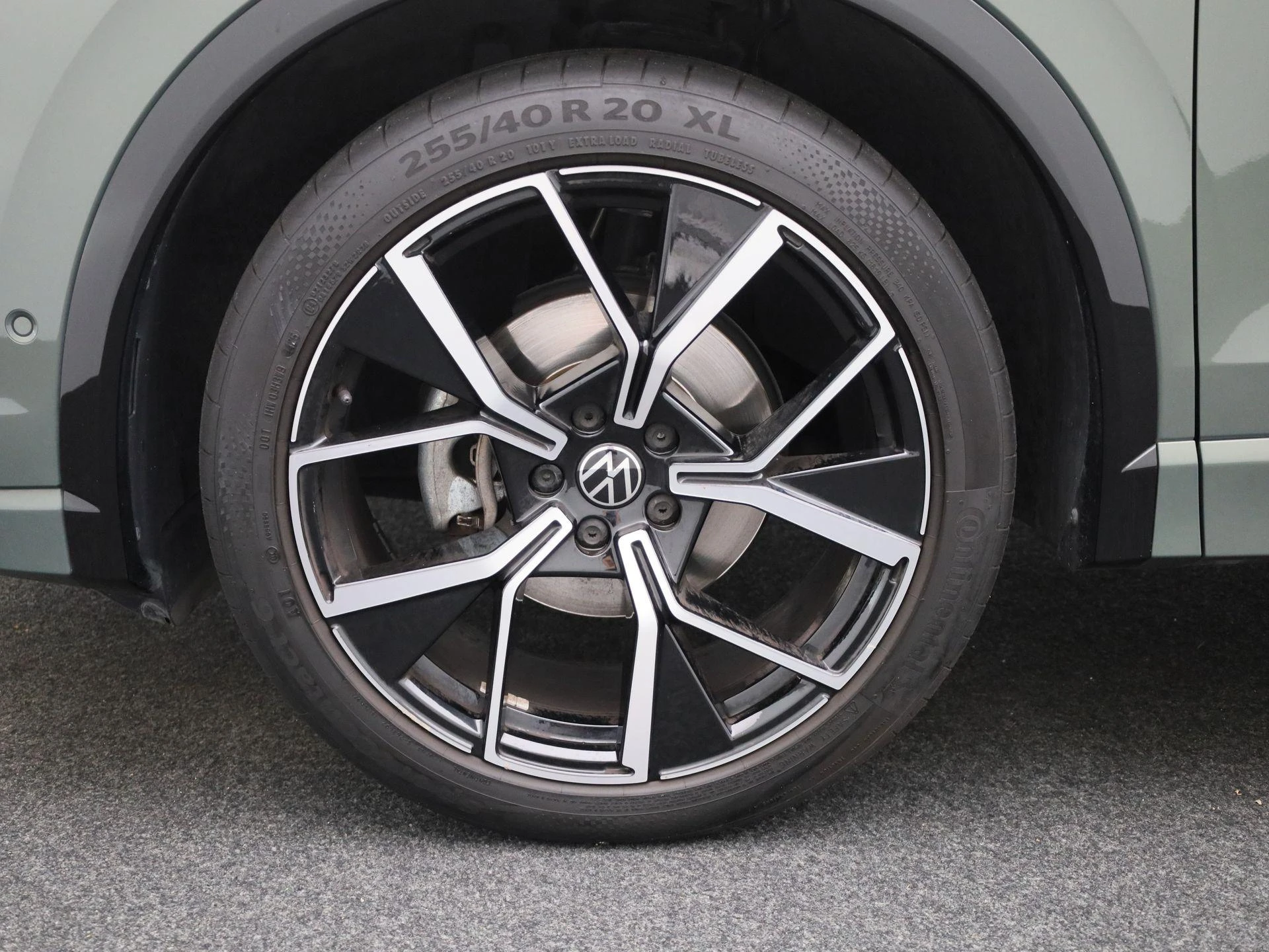 Volkswagen-Tiguan-image-12