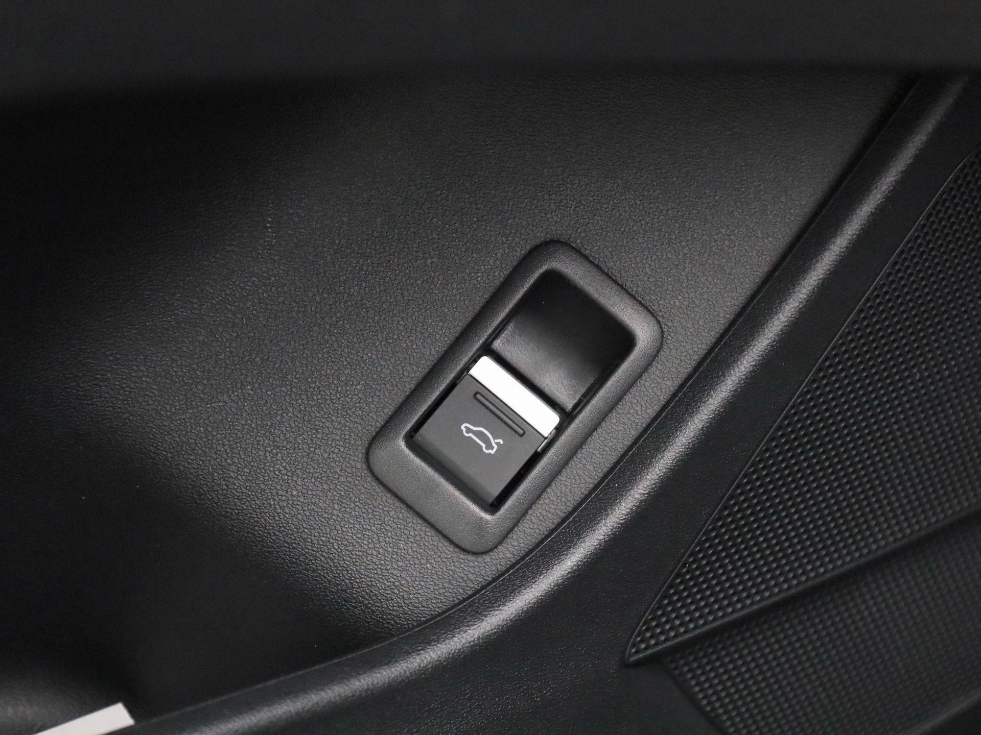 Audi-Q4 e-tron-image-35