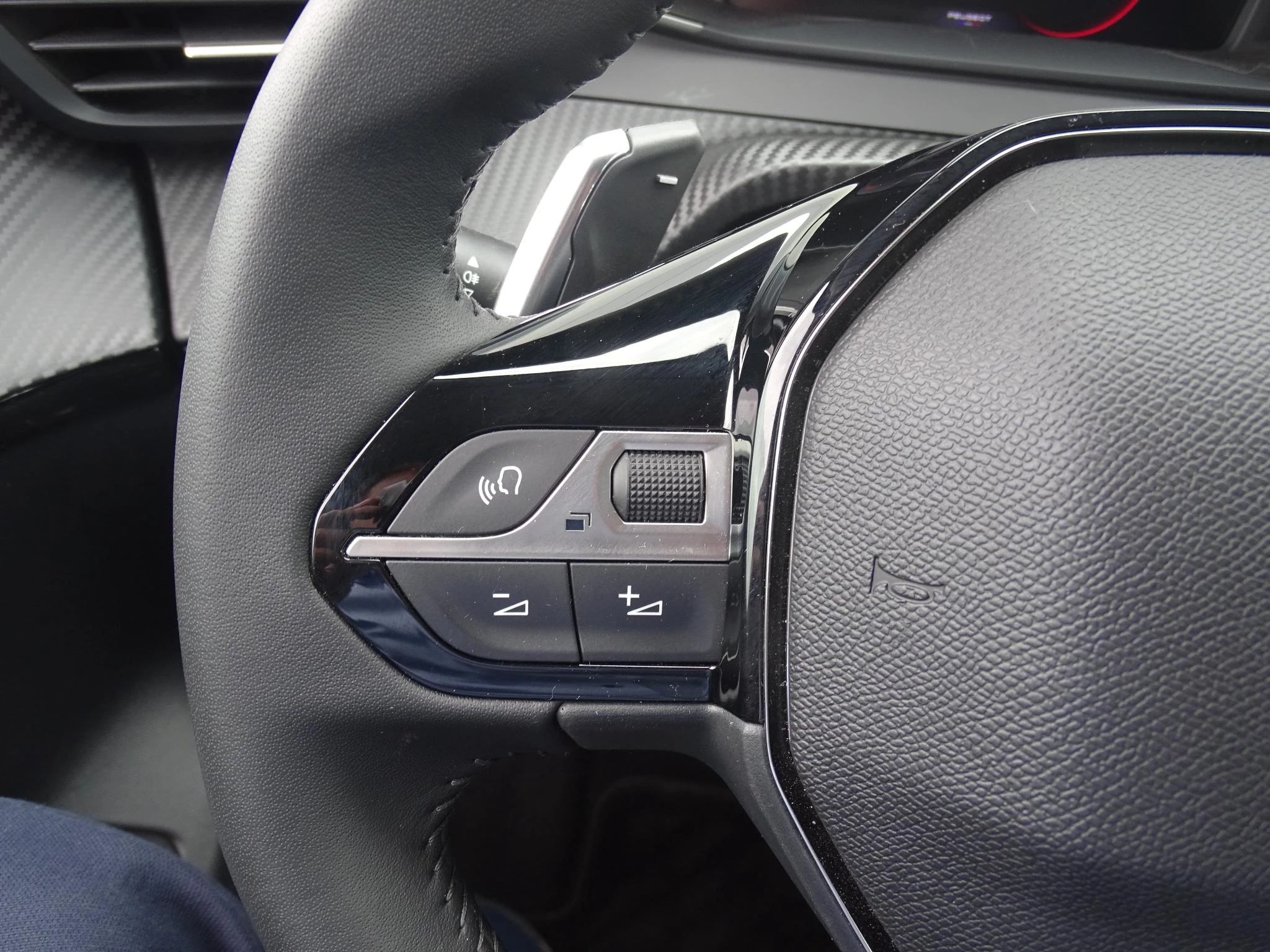 Peugeot 208 1.2 HYBRID 136 e-DSC6 Allure