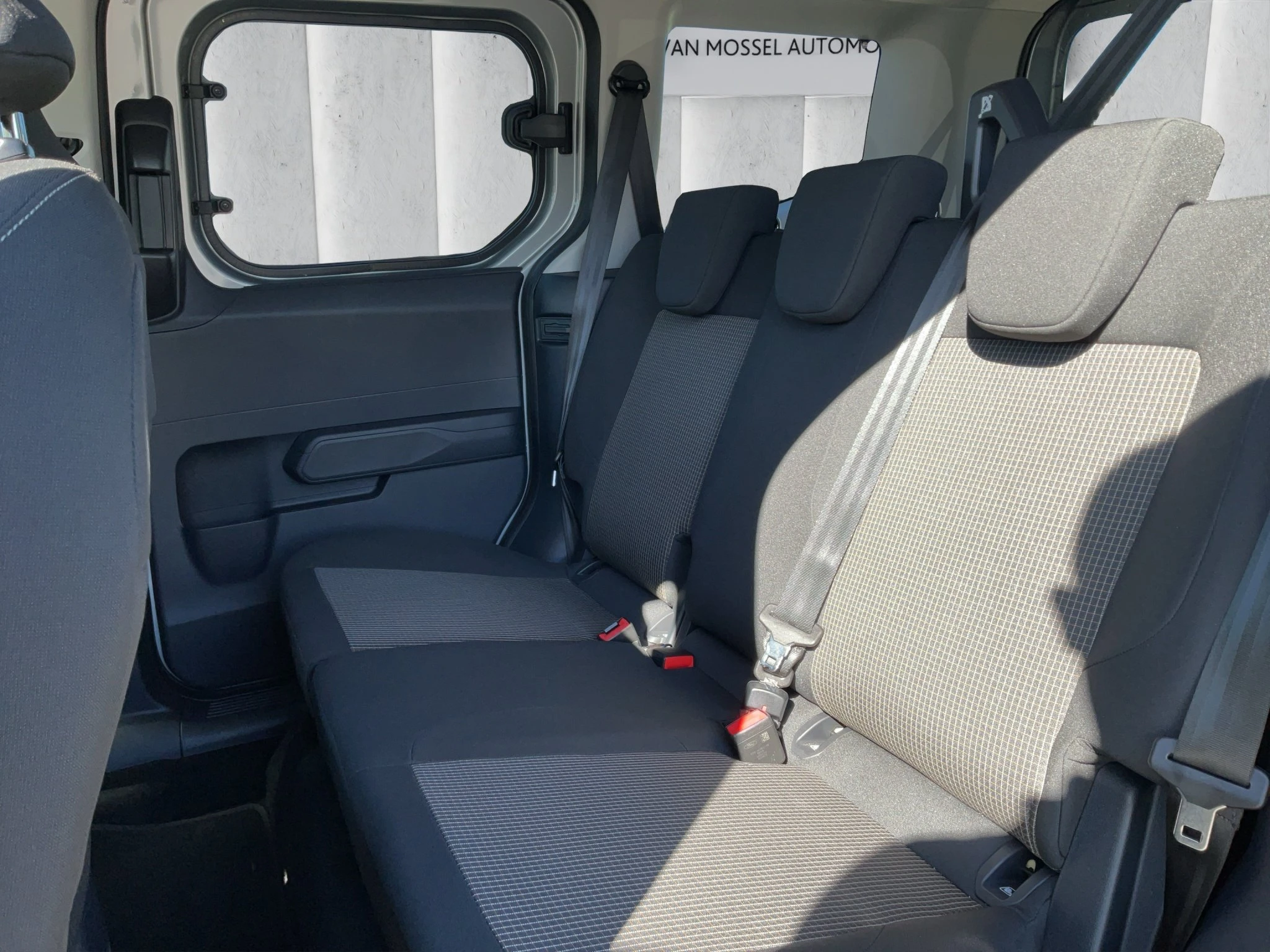 Ford-Tourneo Courier-image-10
