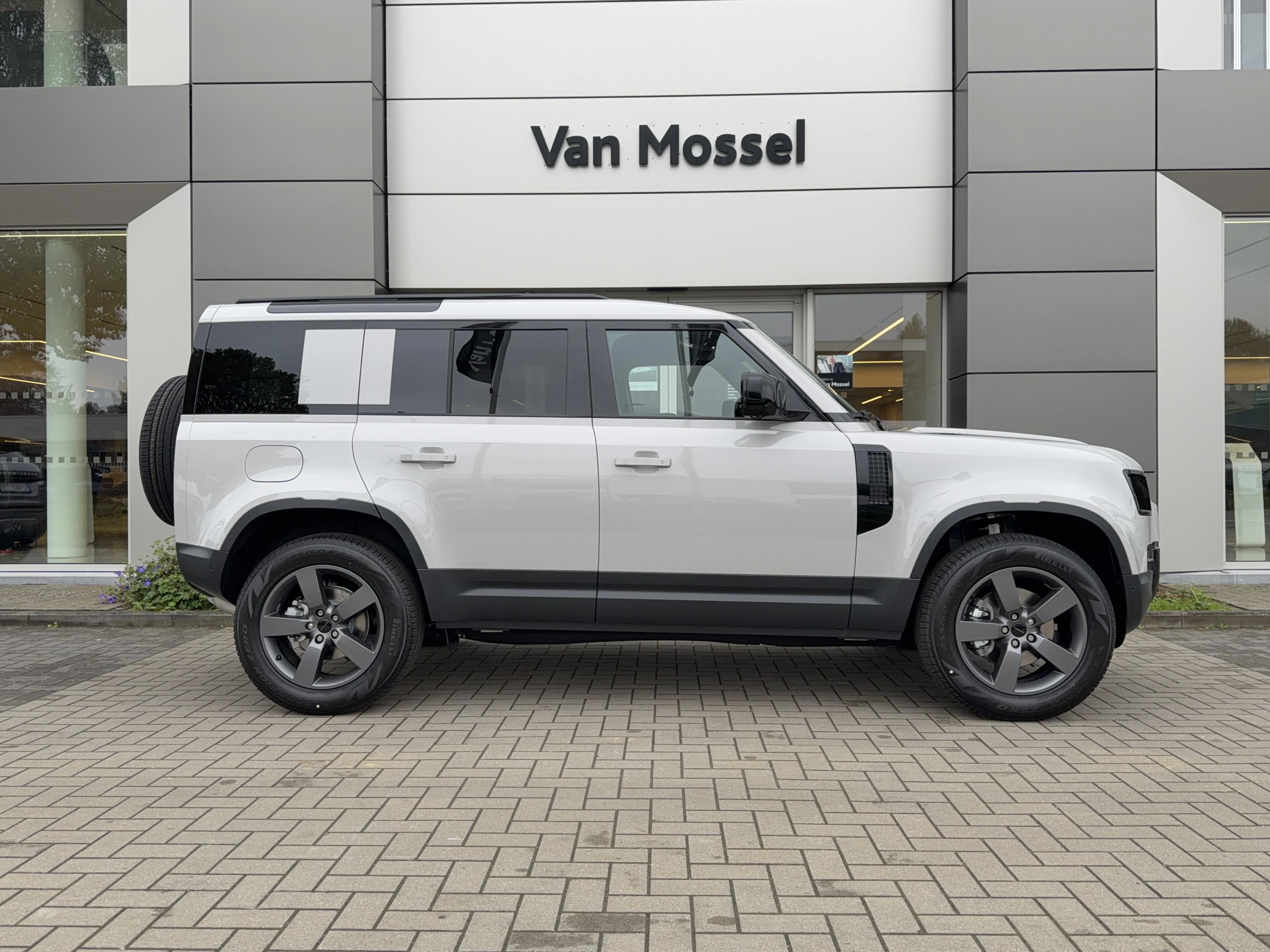 Land Rover-Defender-image-2