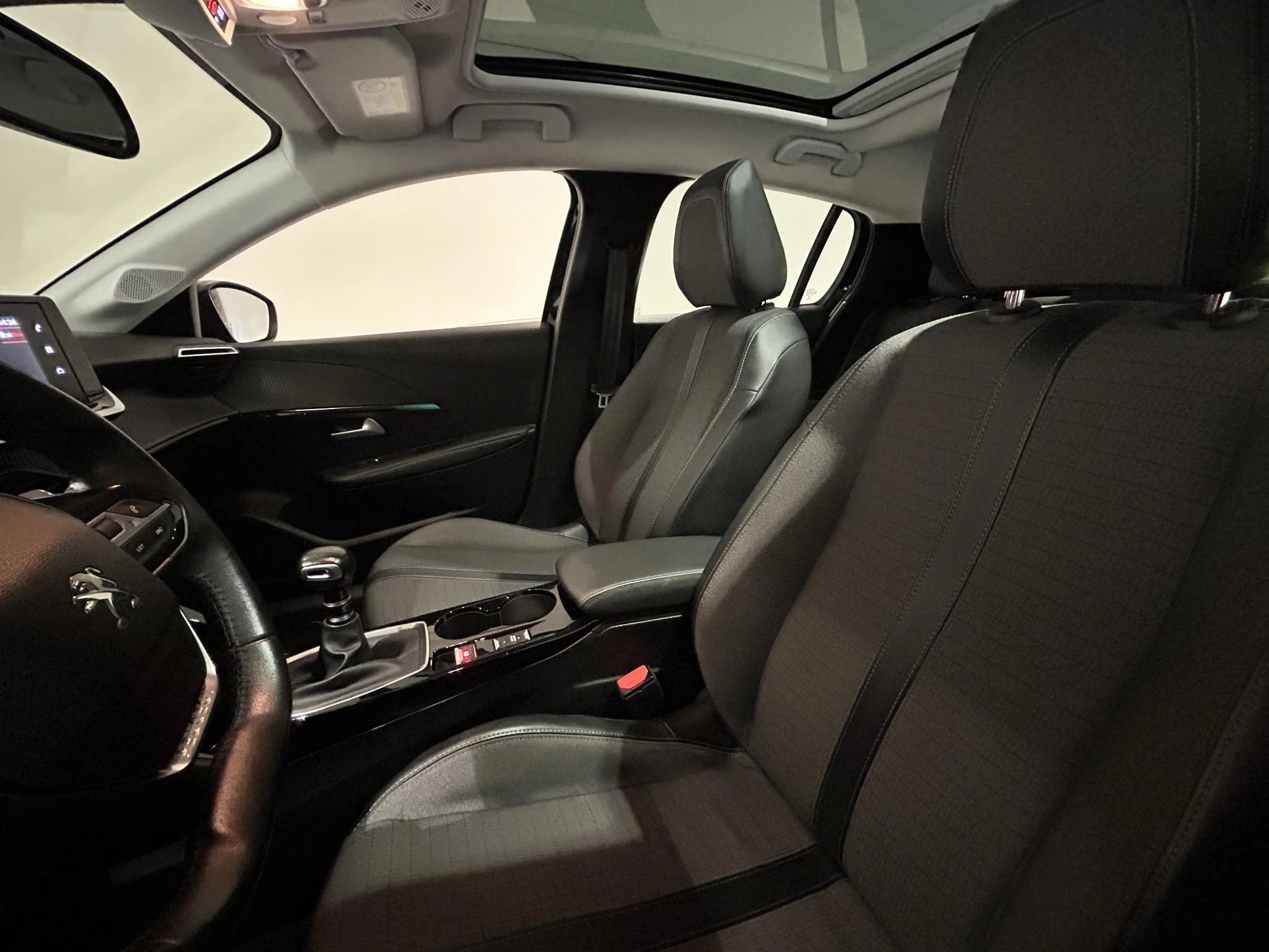 Peugeot-208-image-16