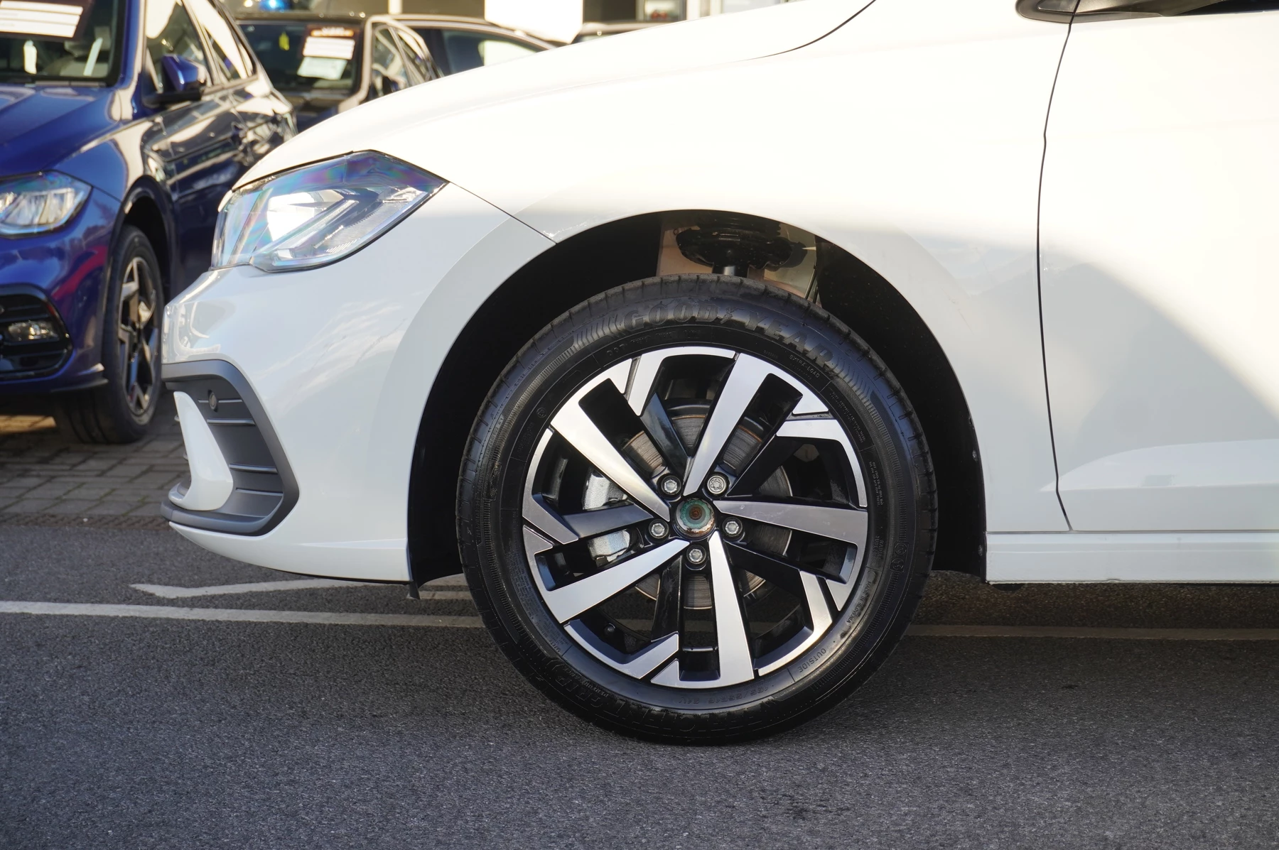 Volkswagen-Polo-image-4