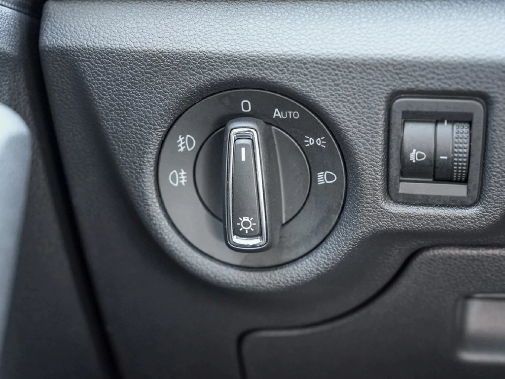 Škoda Scala 1,0 TSI Ambition,LED,ALU,Climatronic Tempomat,Park-Pilot hinten