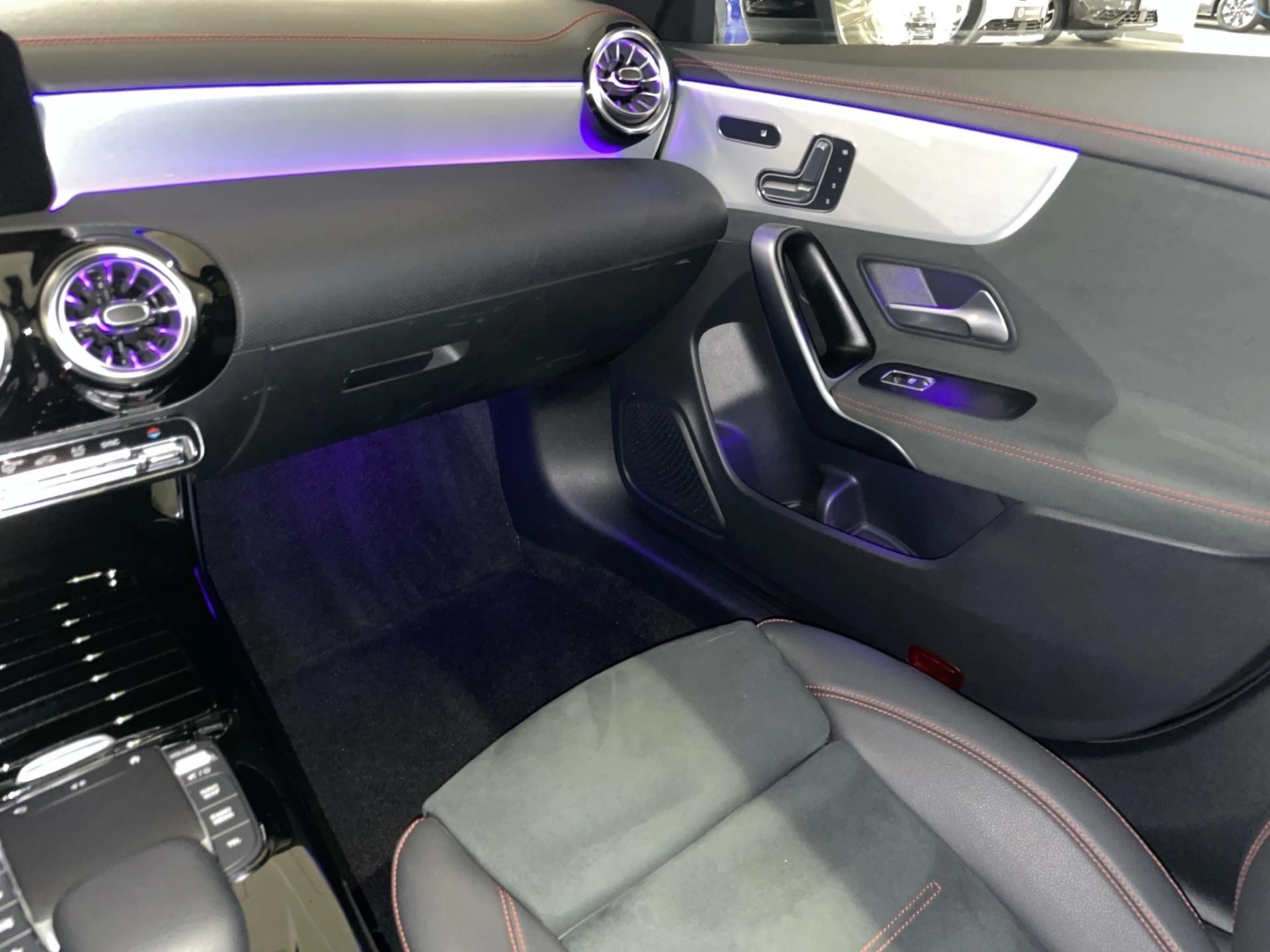 Mercedes-Benz-CLA-image-8