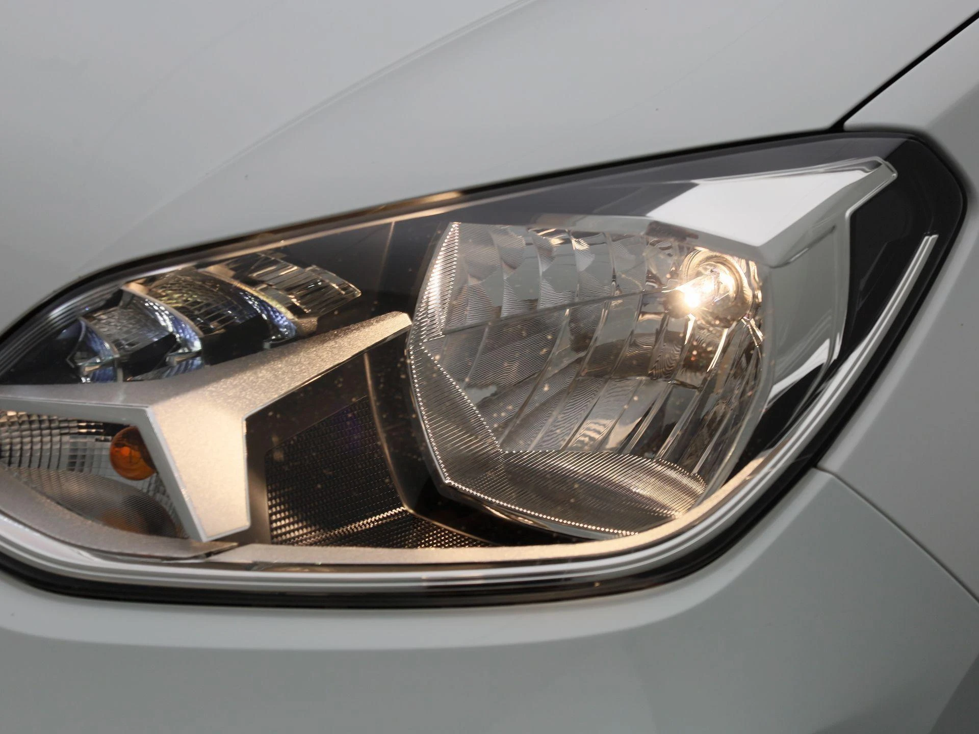 Volkswagen-up!-image-12
