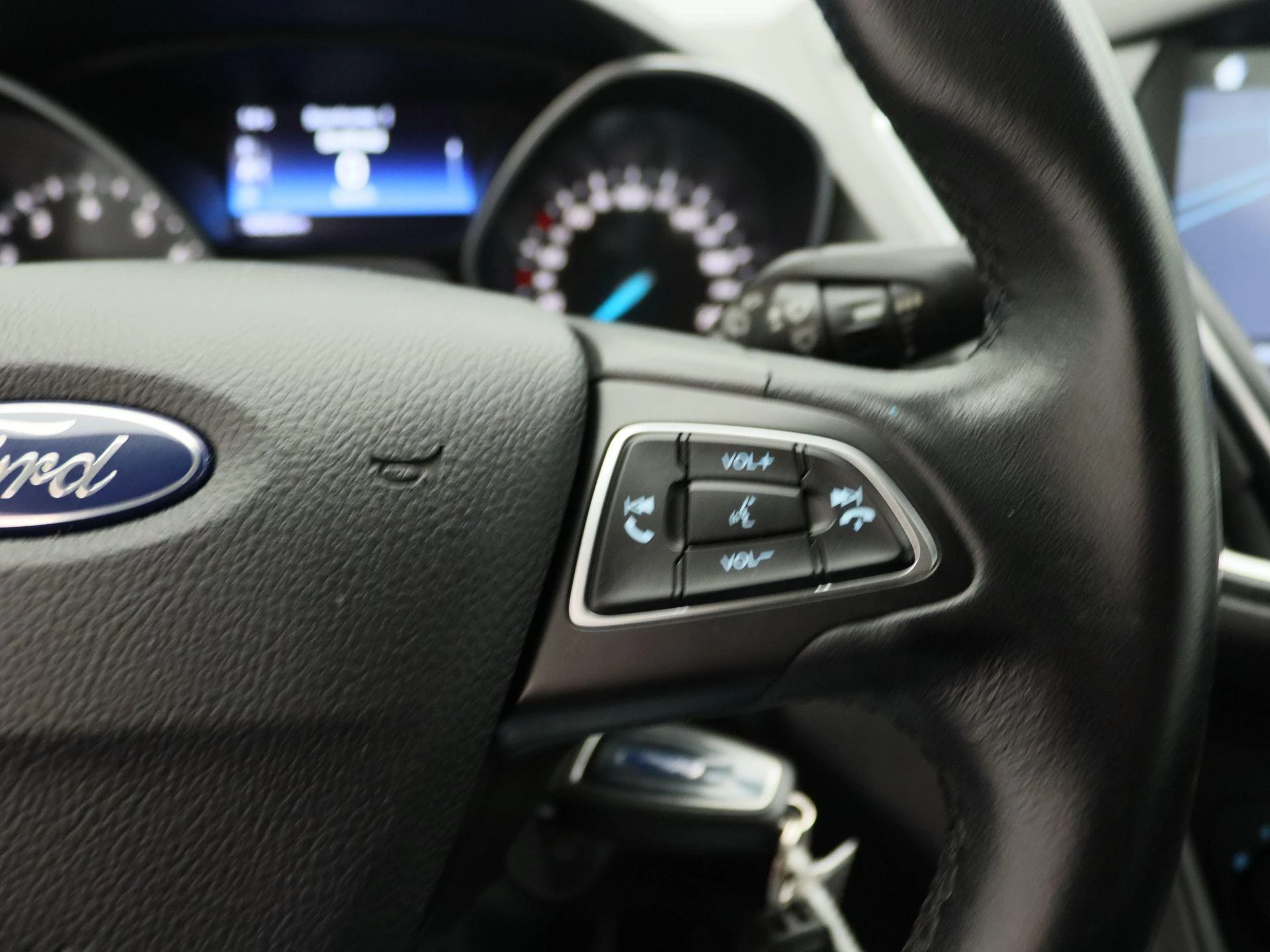 Ford-C-MAX-image-18