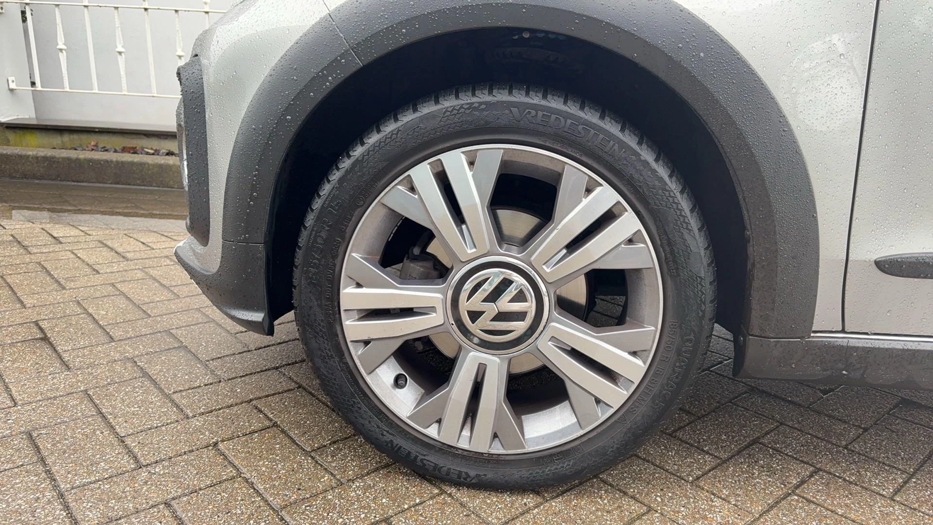 Volkswagen-up!-image-10