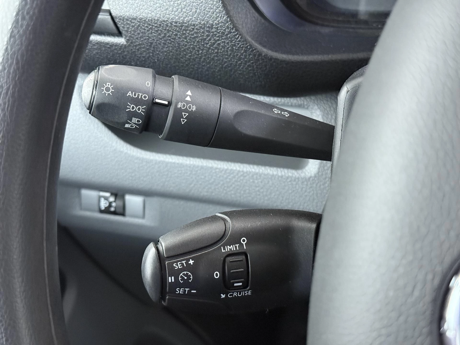 Opel-Vivaro-image-9