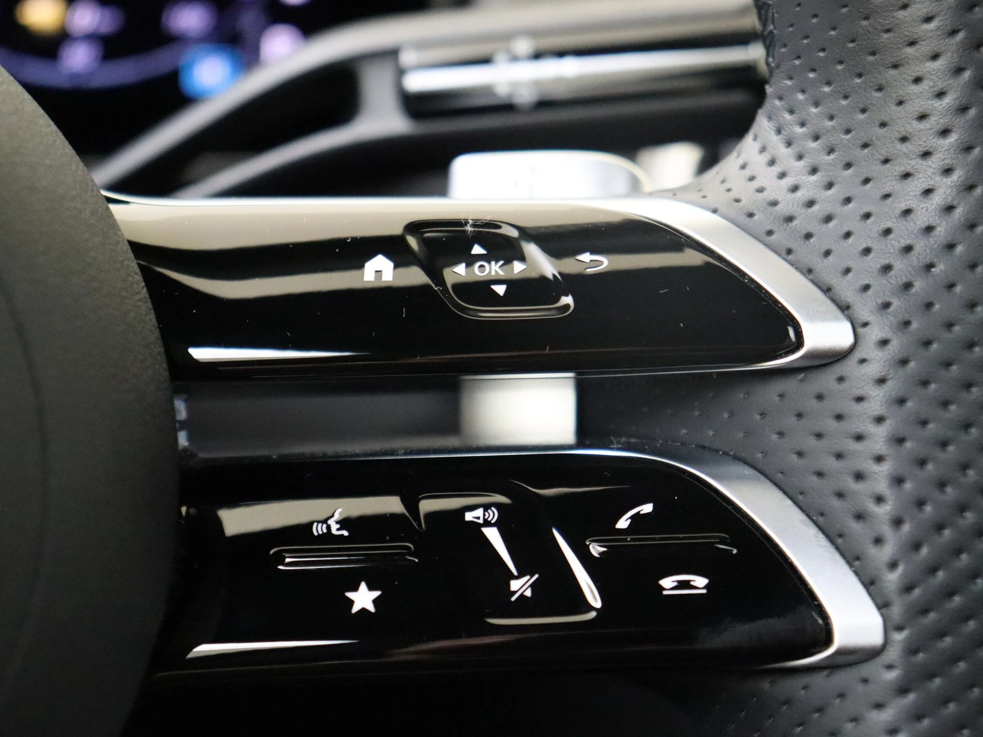 Mercedes-Benz-GLC-image-12