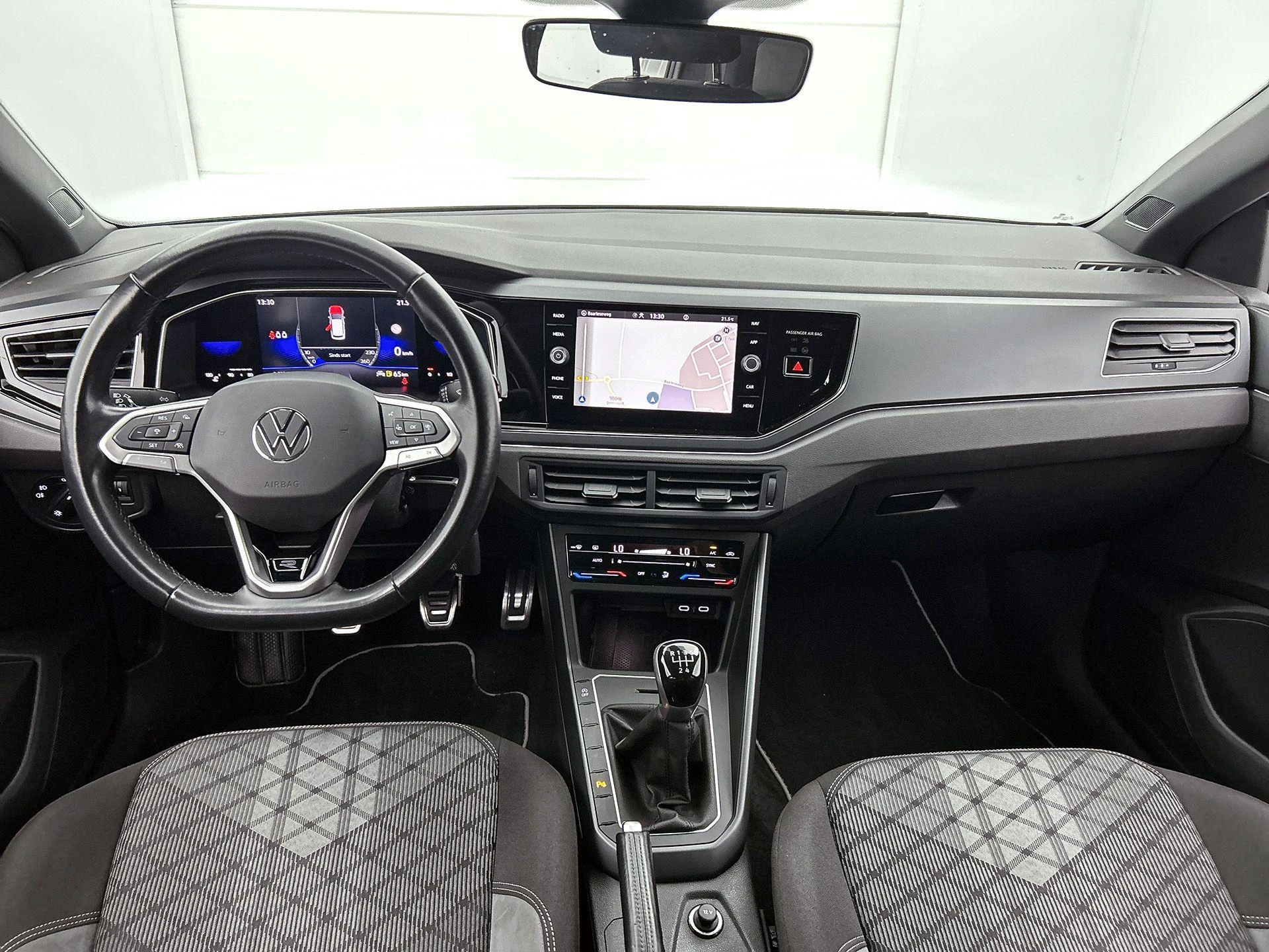 Volkswagen-Polo-image-22