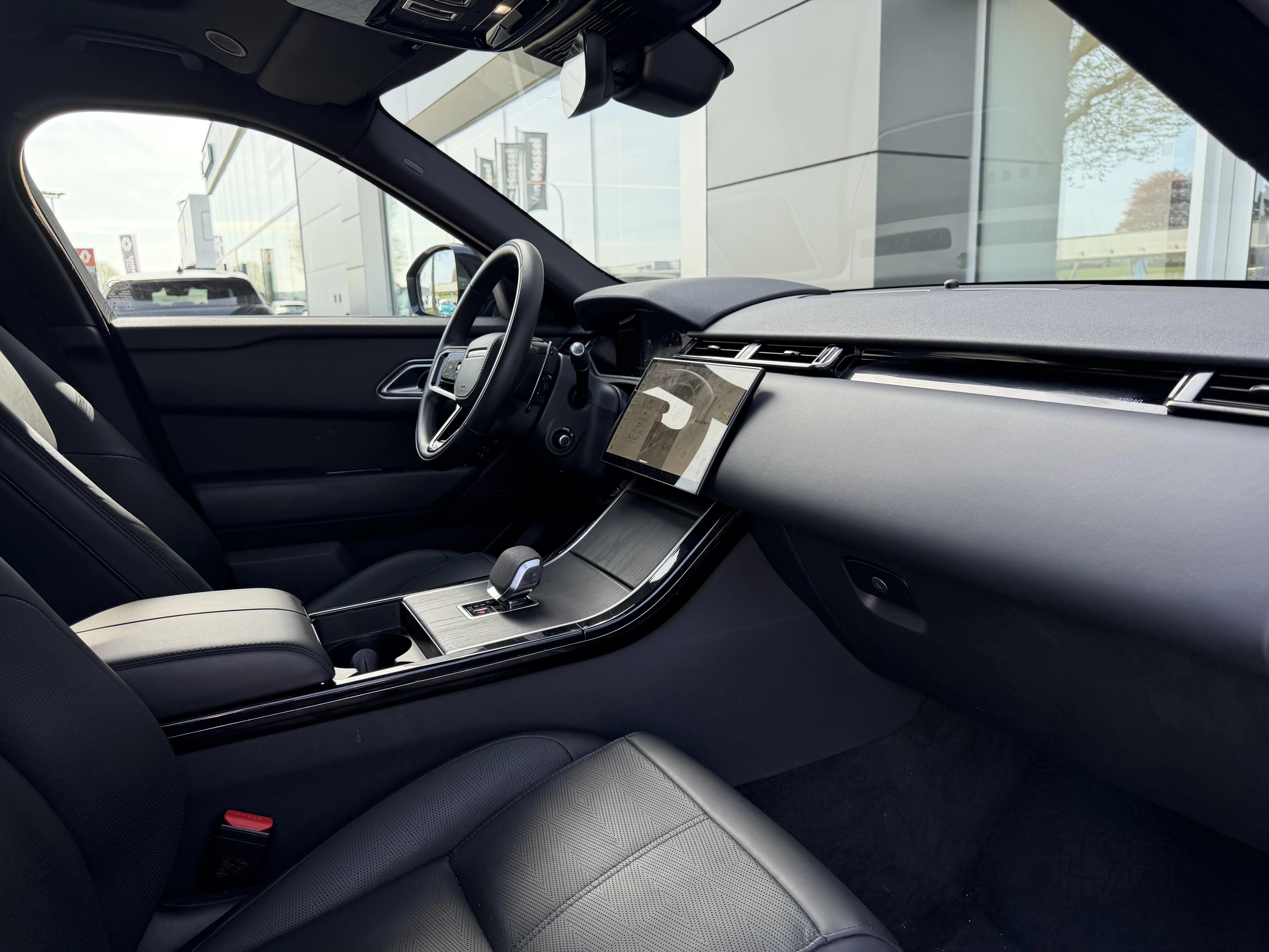 Land Rover-Range Rover Velar-image-9