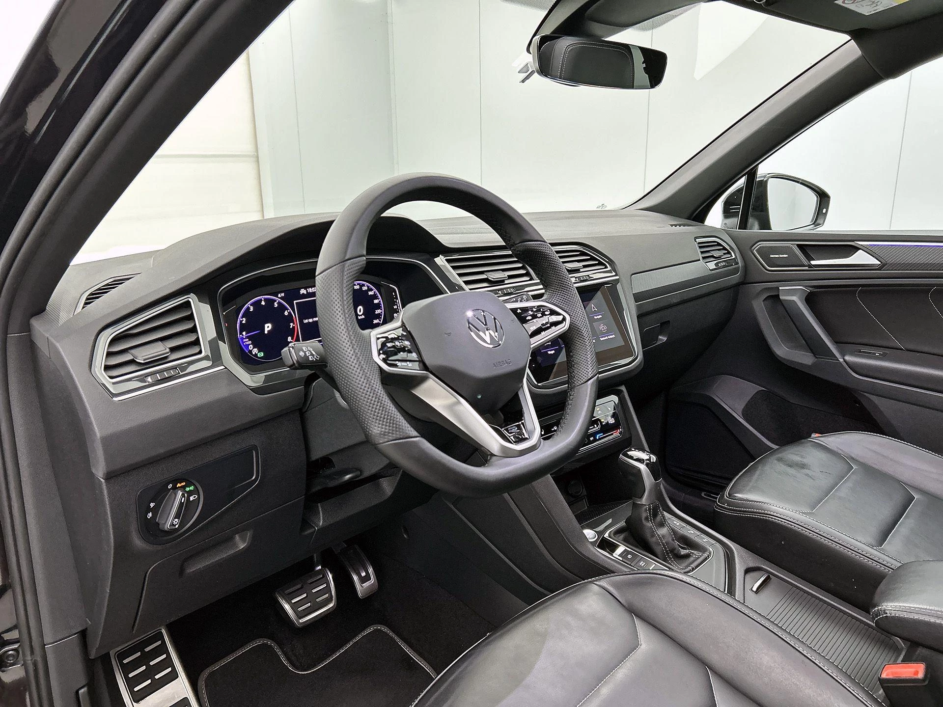 Volkswagen Tiguan 1.5 TSI R-Line Business+