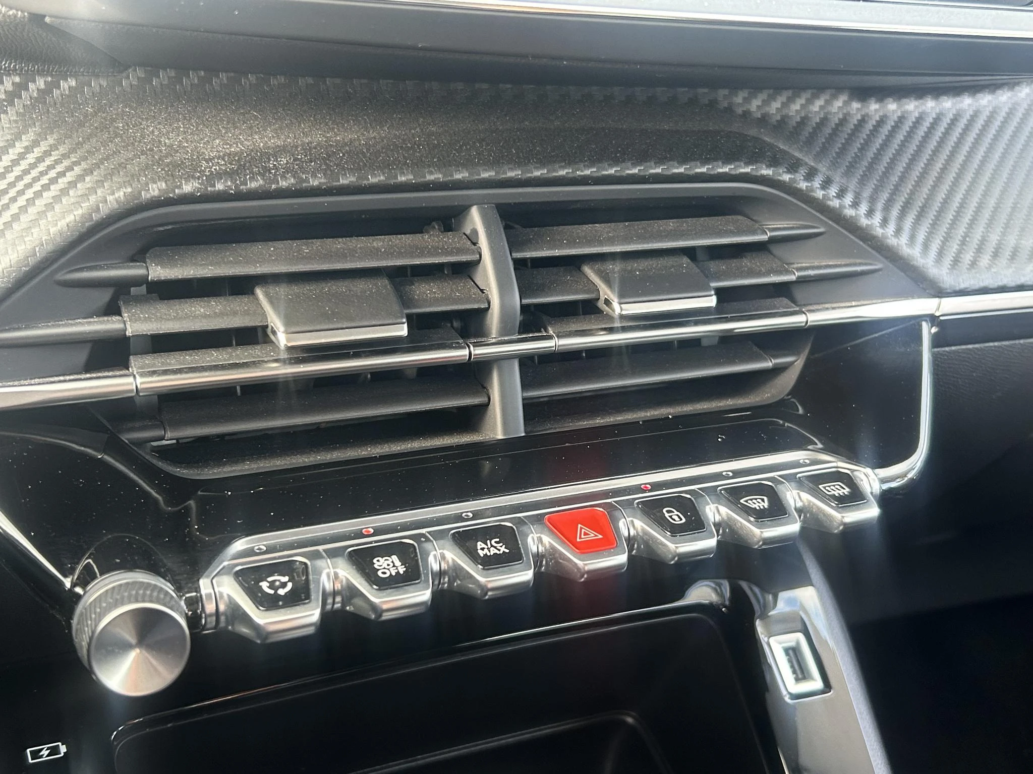 Peugeot-e-208-image-18