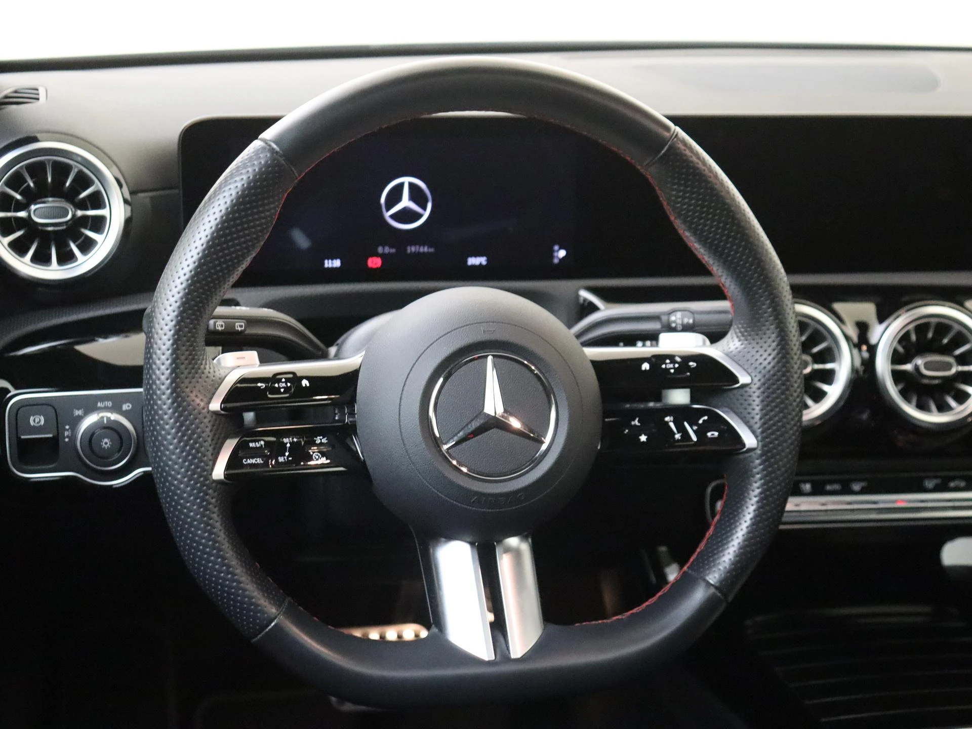Mercedes-Benz-A-Klasse-image-9