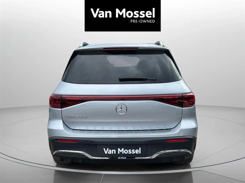 Mercedes-Benz-EQB-image-5