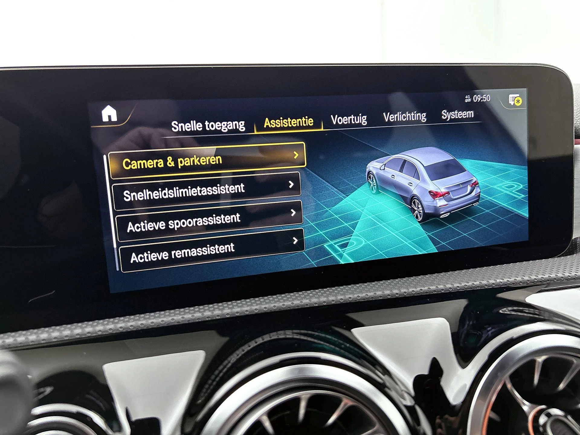 Mercedes-Benz-A-Klasse-image-16
