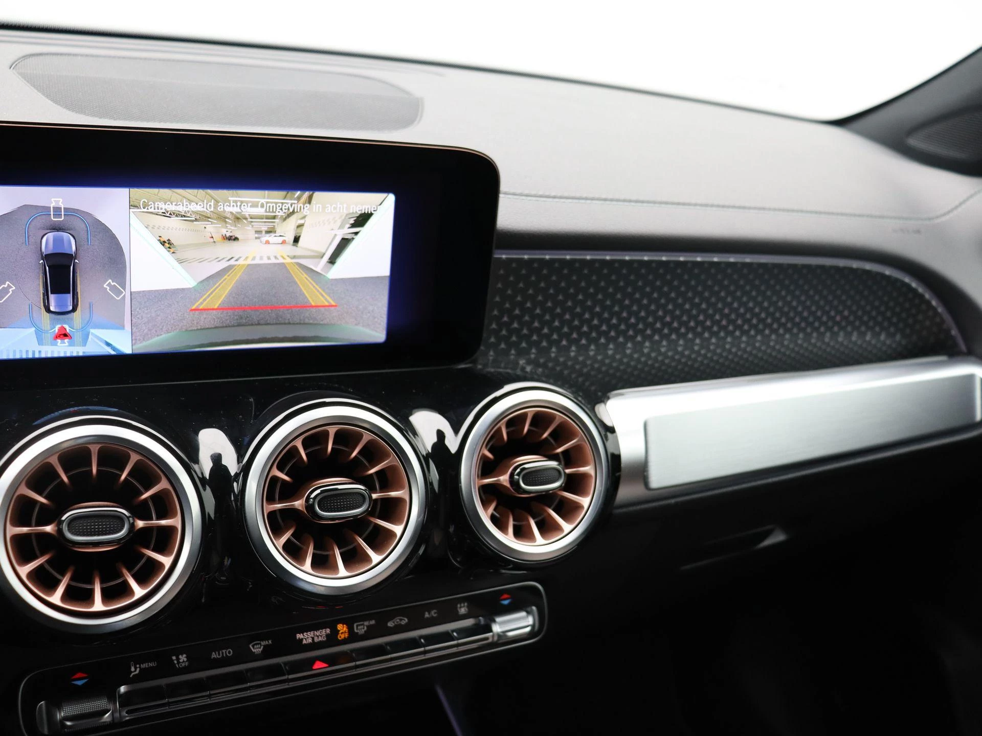 Mercedes-Benz EQB 300 Luxury Line 4Matic + CARPLAY + ELECTRIC ART ADVANCED PLUS +