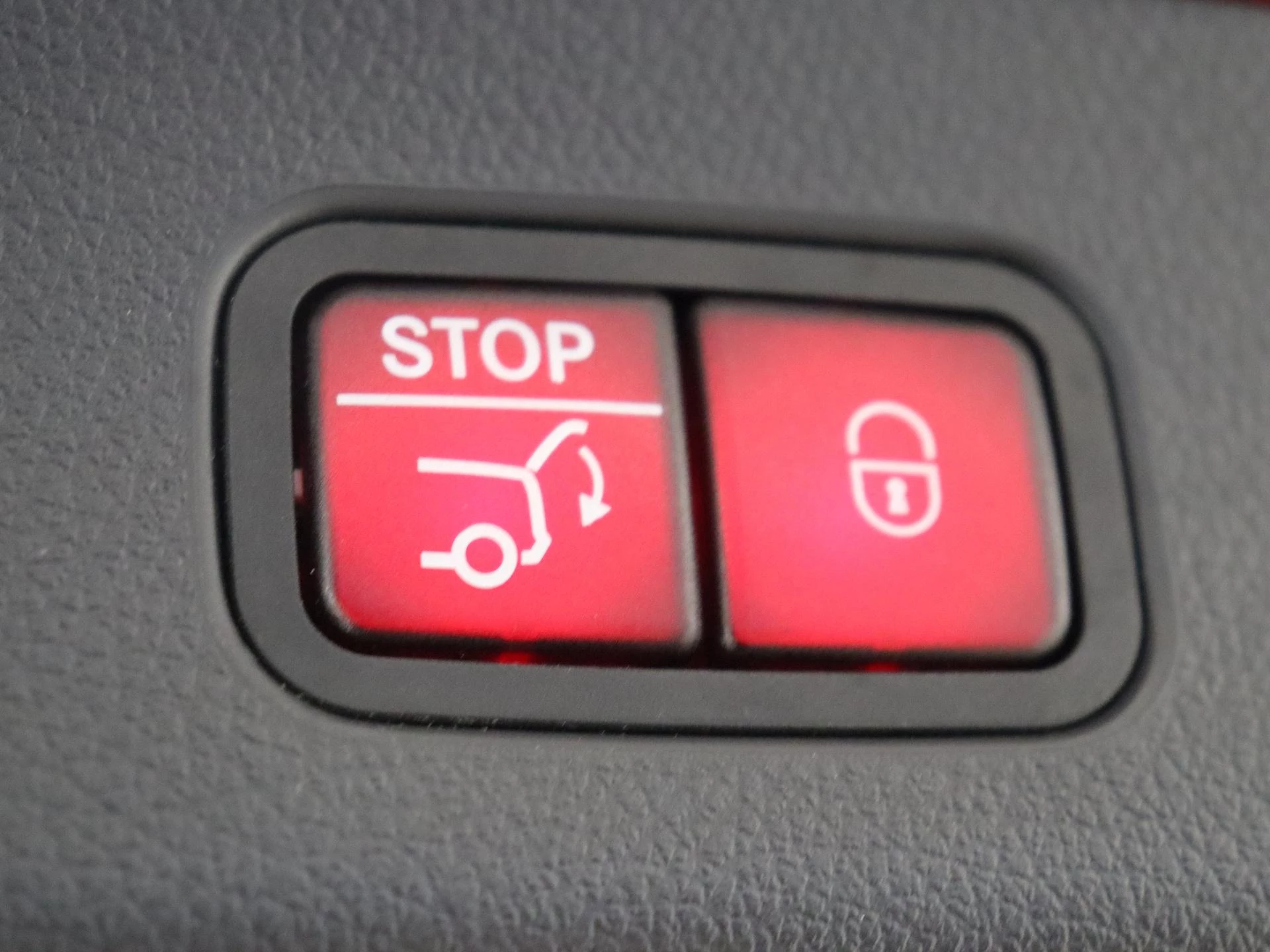 Mercedes-Benz-GLC-image-34