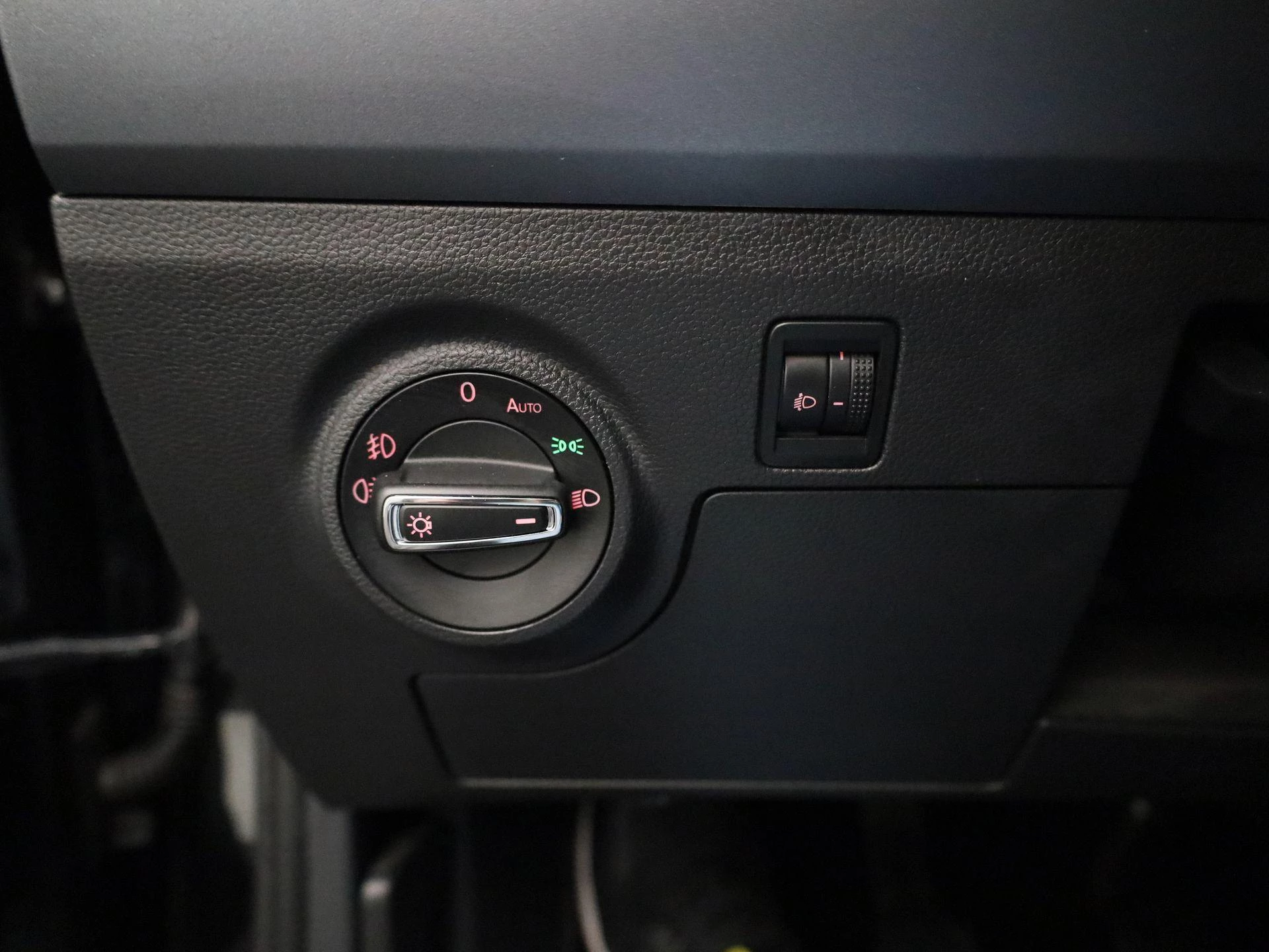 SEAT-Arona-image-25