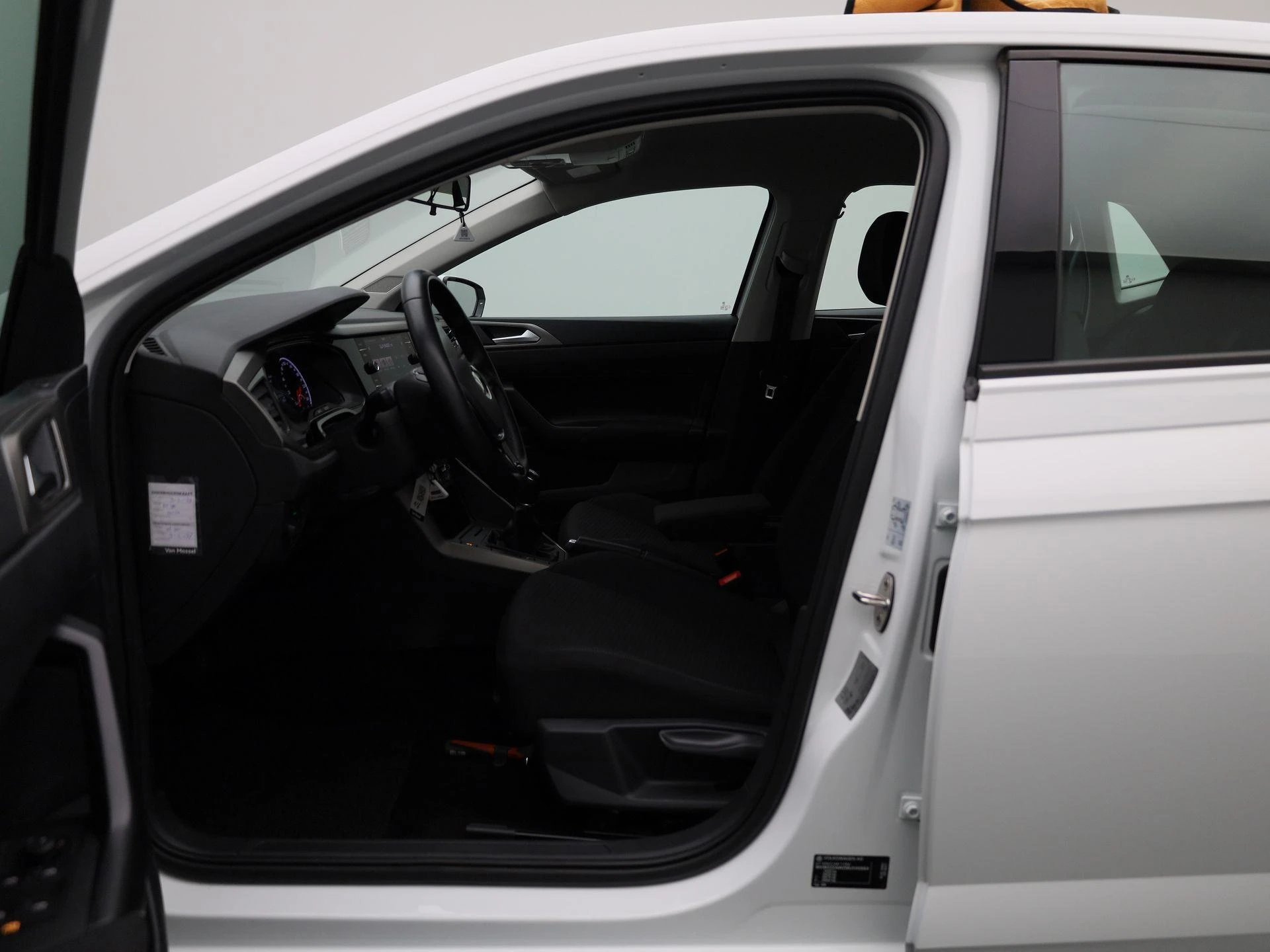 Volkswagen-Polo-image-8