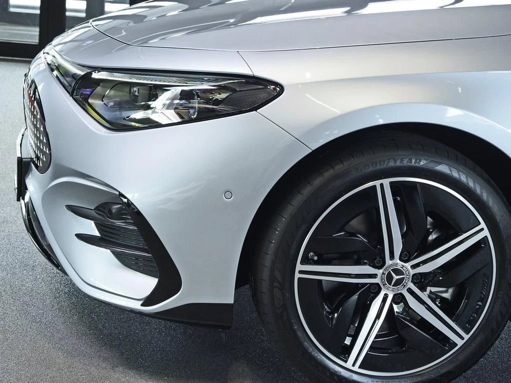 Mercedes-Benz-CLA 250+-image-3