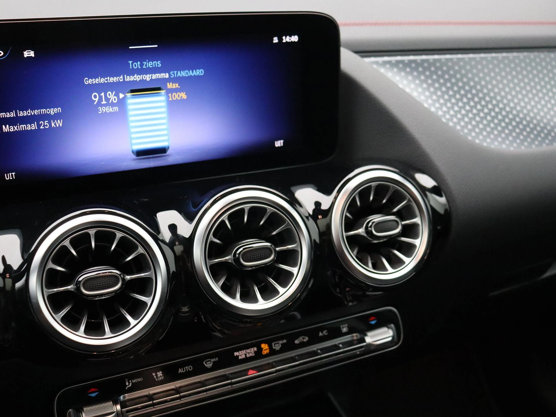 Mercedes-Benz-EQA-image-10