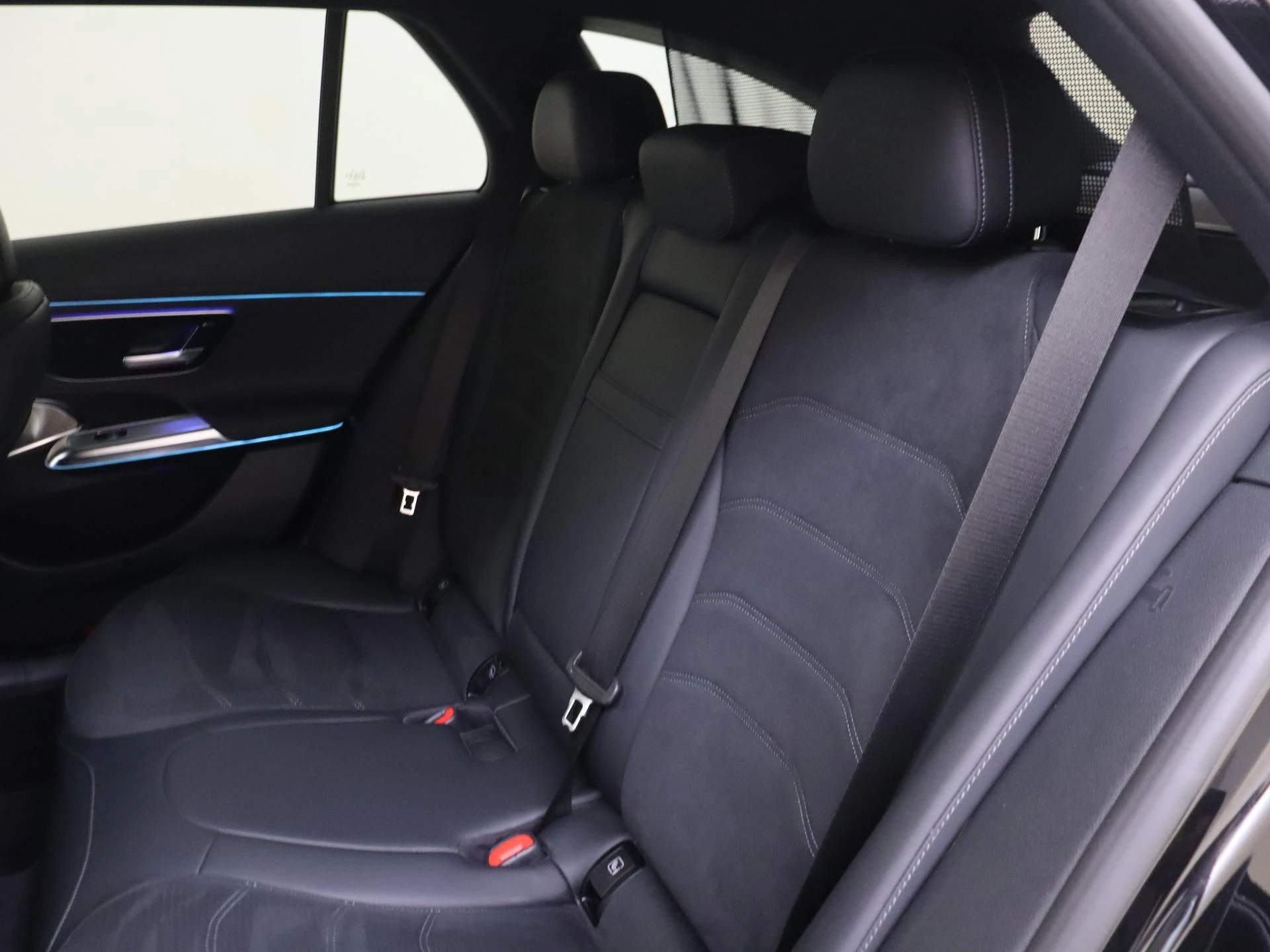 Mercedes-Benz-E-Klasse-image-13