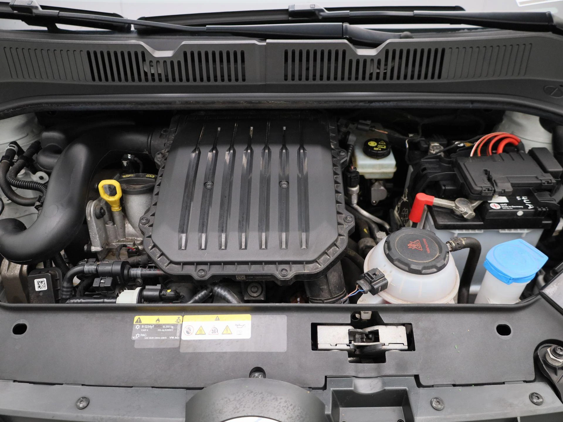 Volkswagen-up!-image-24