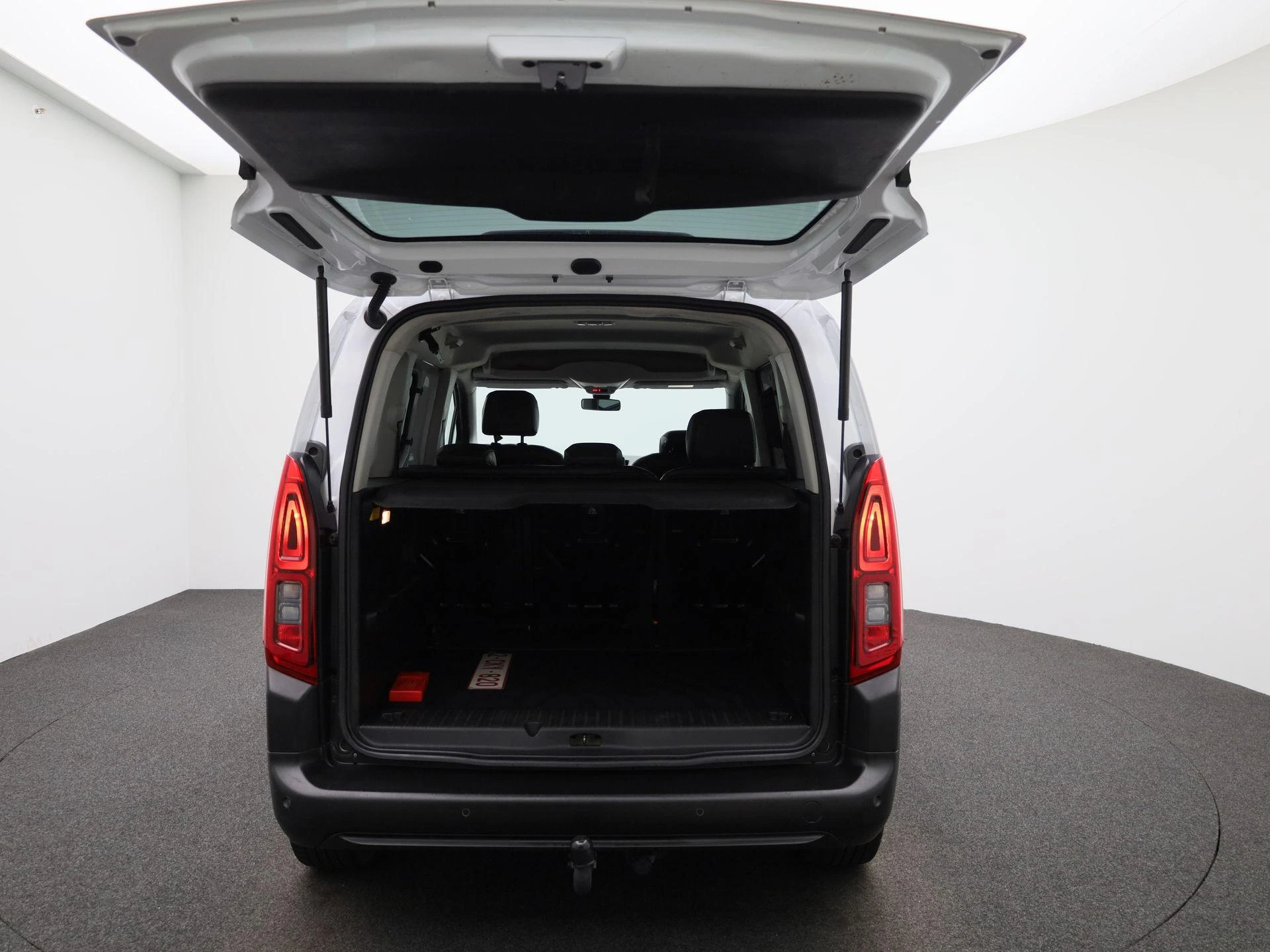 Opel-Combo Life-image-8
