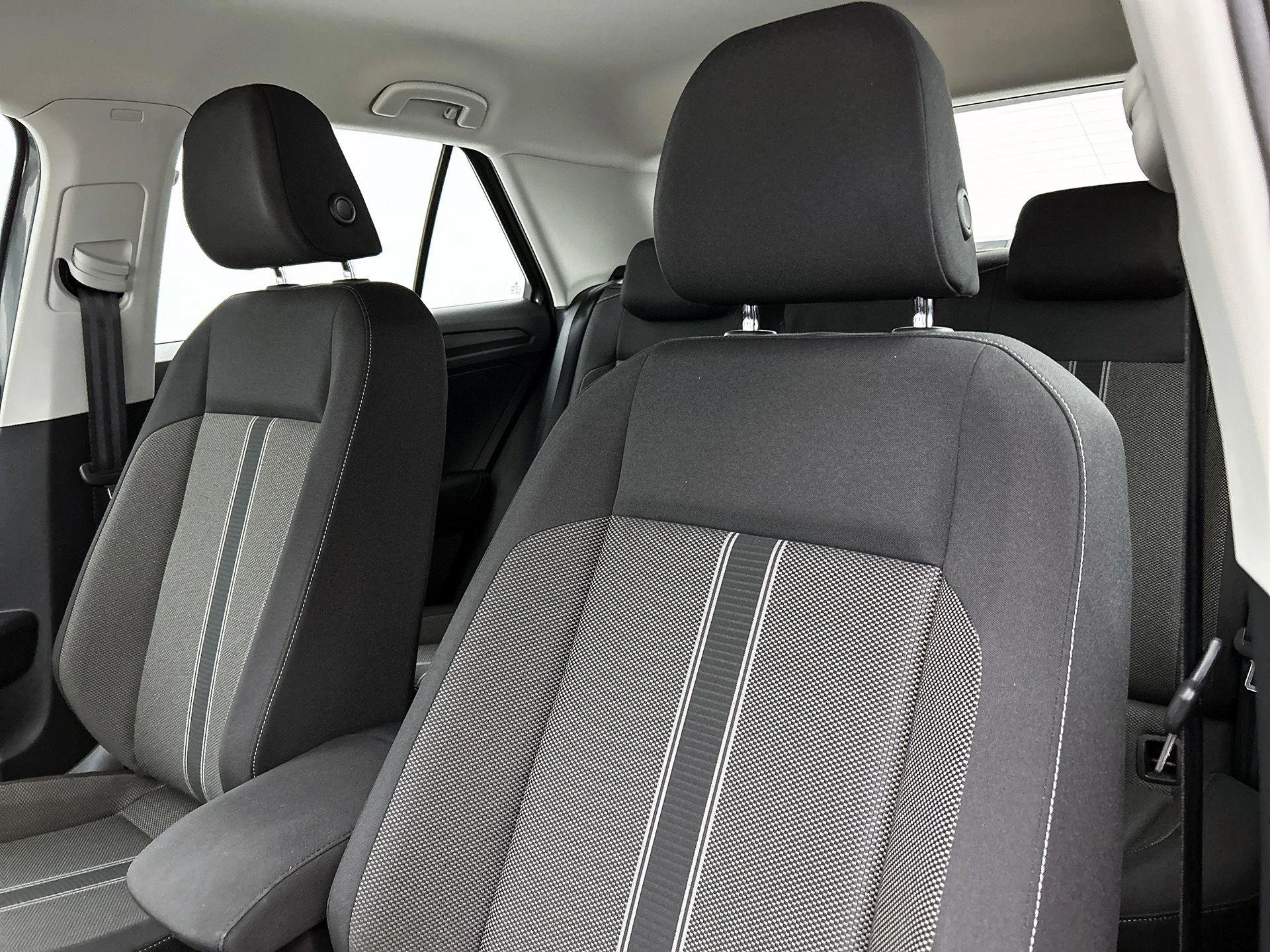 Volkswagen-T-Roc-image-11