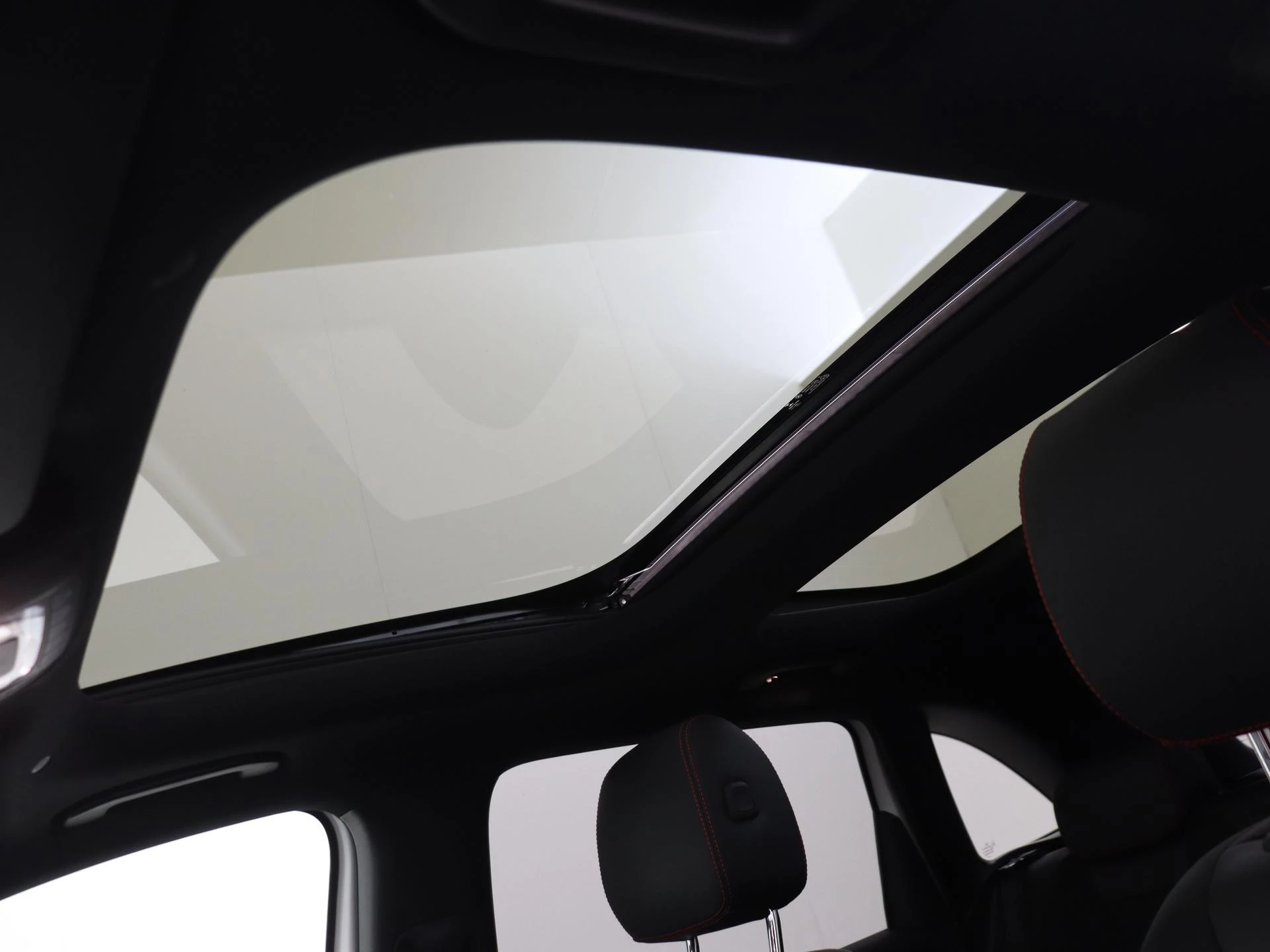 Mercedes-Benz-B-Klasse-image-27