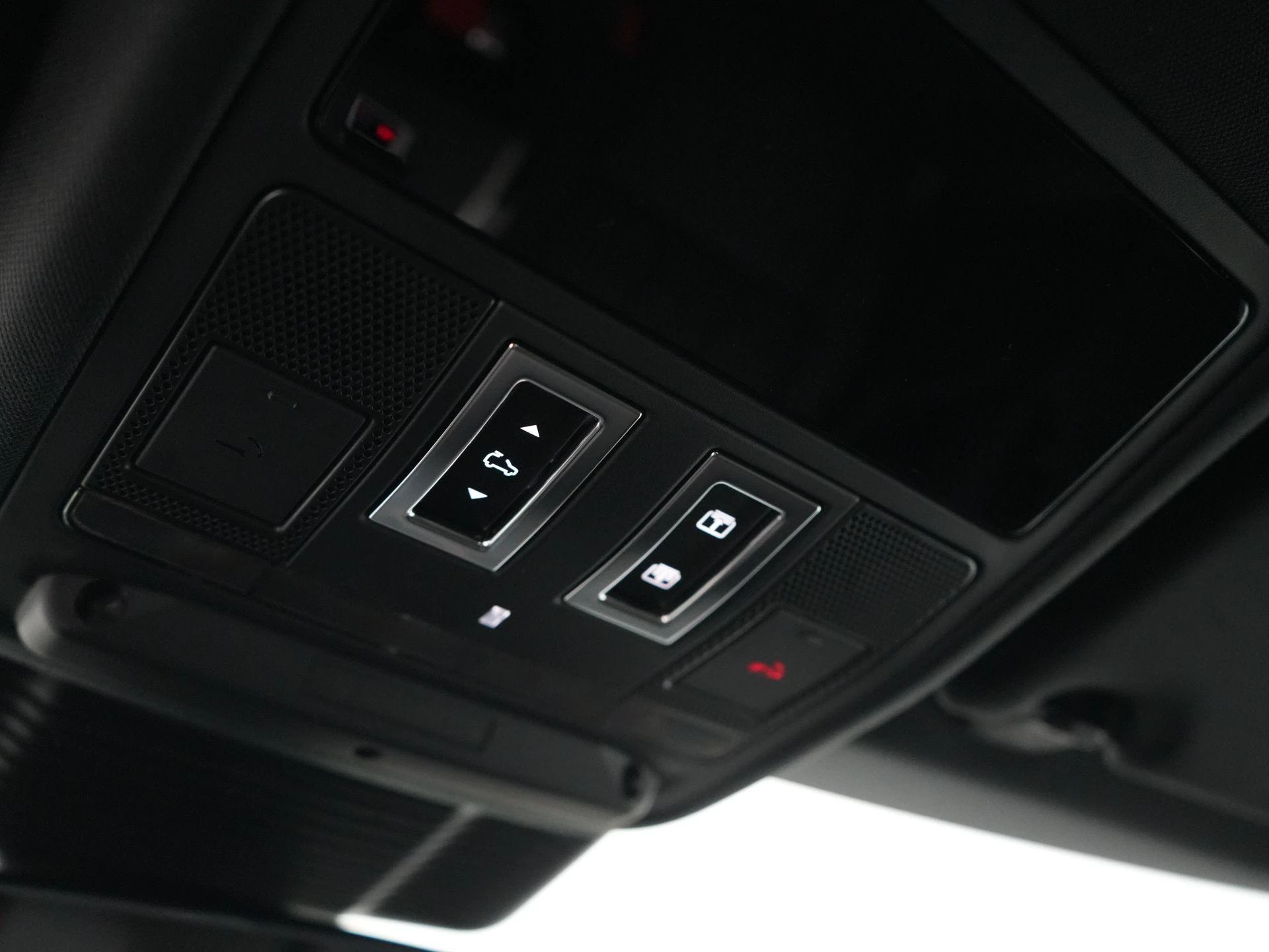 Land Rover-Range Rover Evoque-image-16