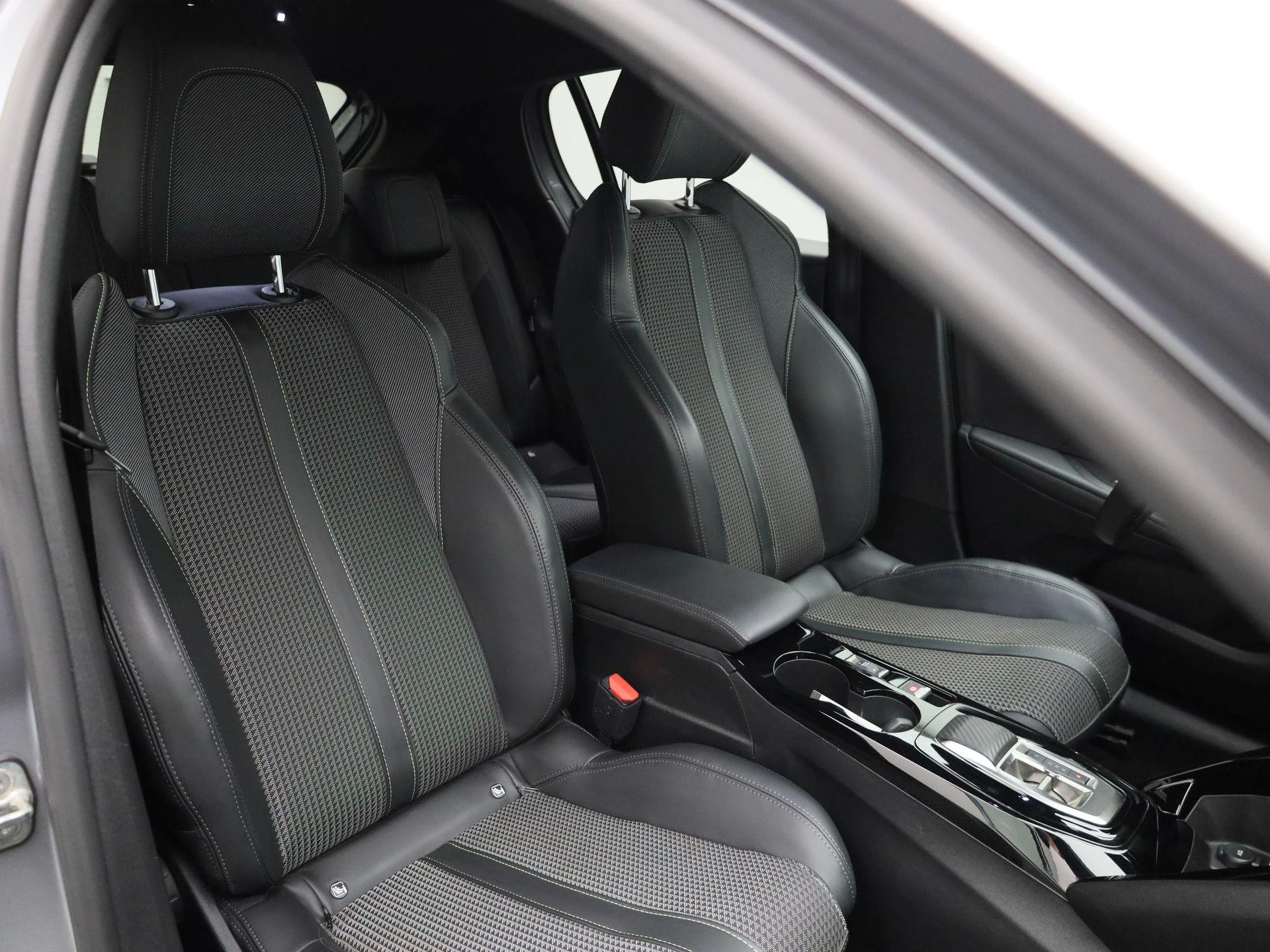 Peugeot e-208 - 39